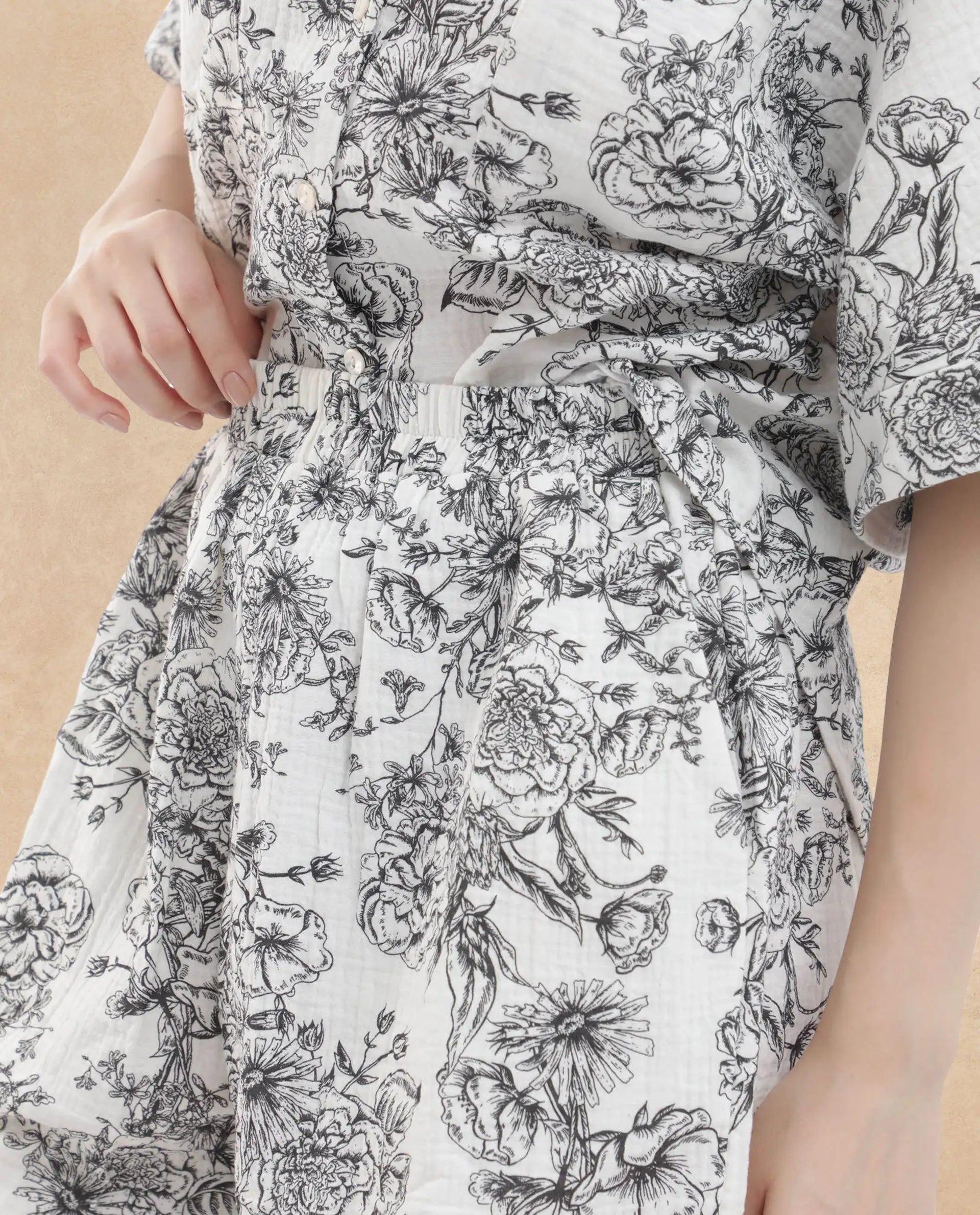 Rareism Women Lorainet Off White Cotton Fabric Floral Print Regular Fit Shorts