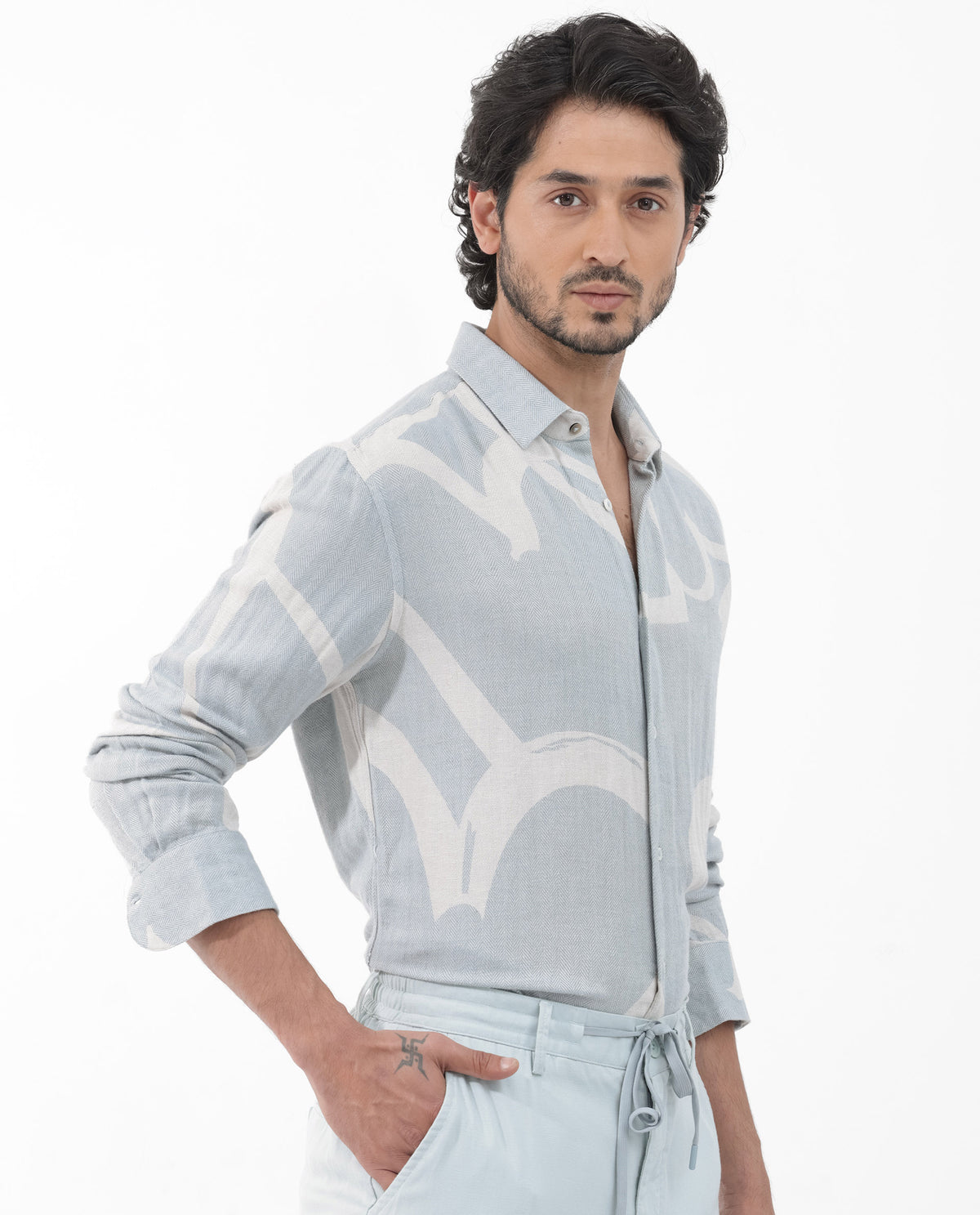 Rare Rabbit Mens Lusia Off White Cotton Fabric Regular Collar Herringbone Full Sleeves Regular Fit