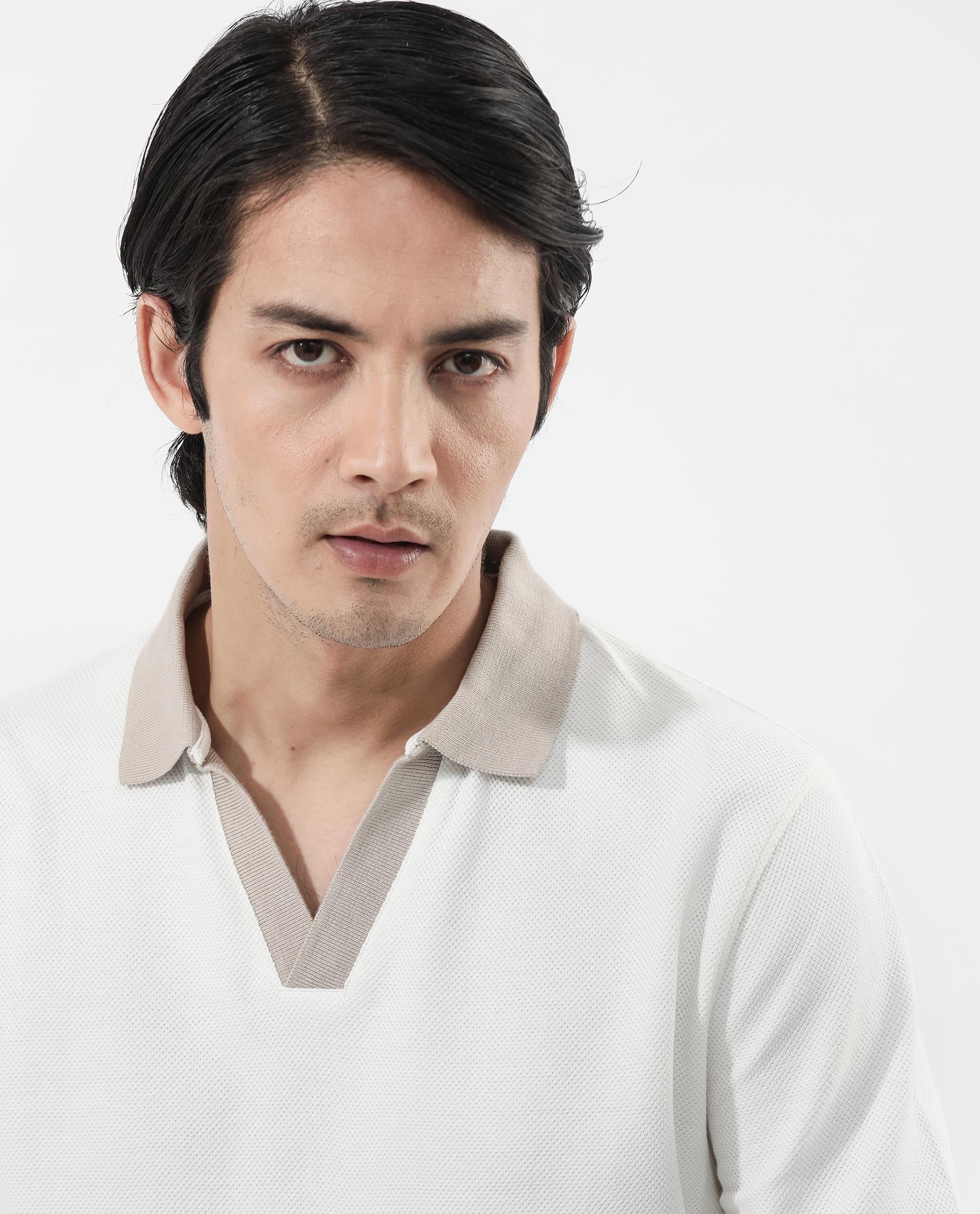 Rare Rabbit Mens Marcelo Off White Cotton Fabric Contrasting Johnny Collar Short Sleeve Solid Polo T-Shirt