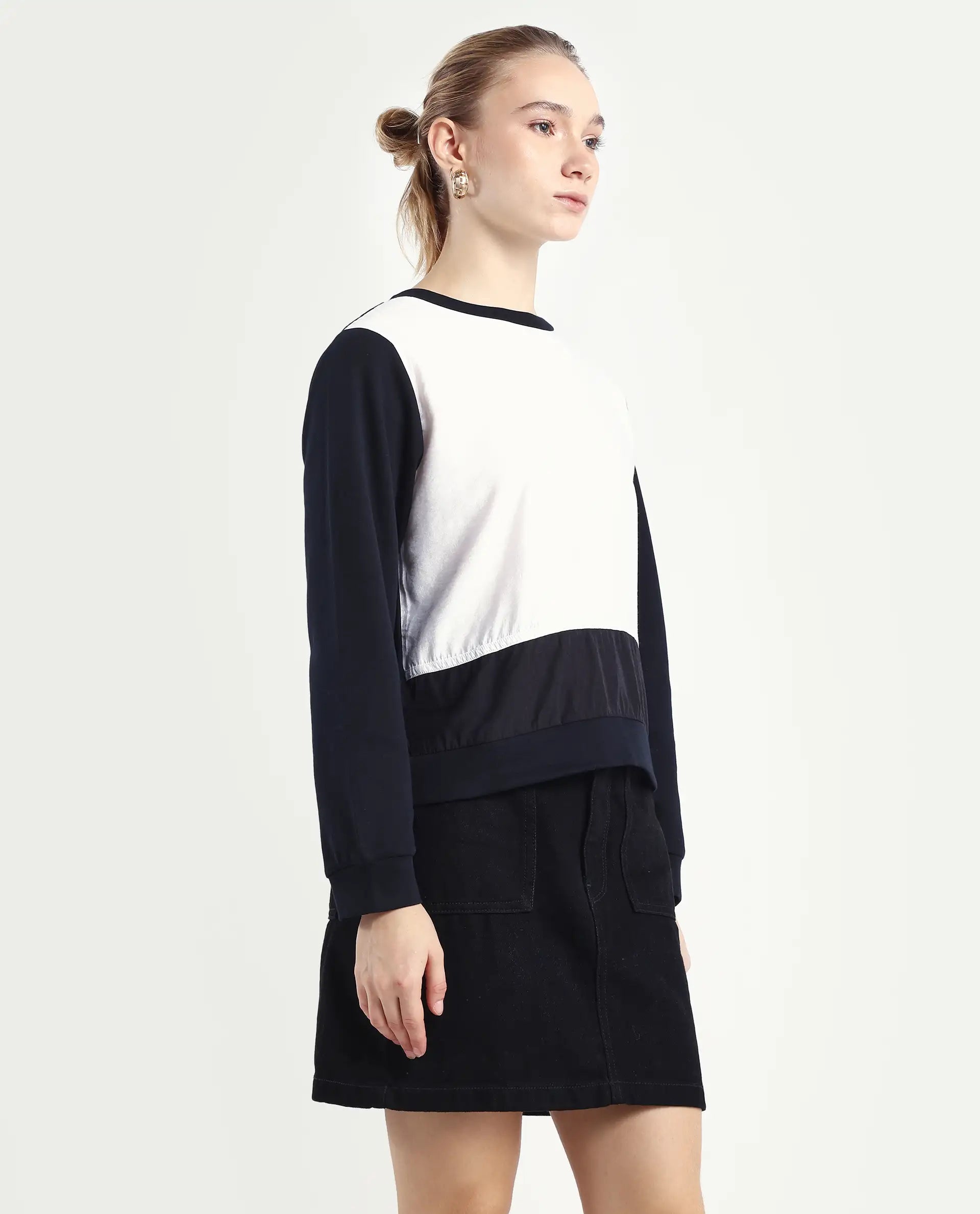 Rareism Women's Melone Black Cotton Blend Crew Neck Plain Relaxed Fit Sweatshirt