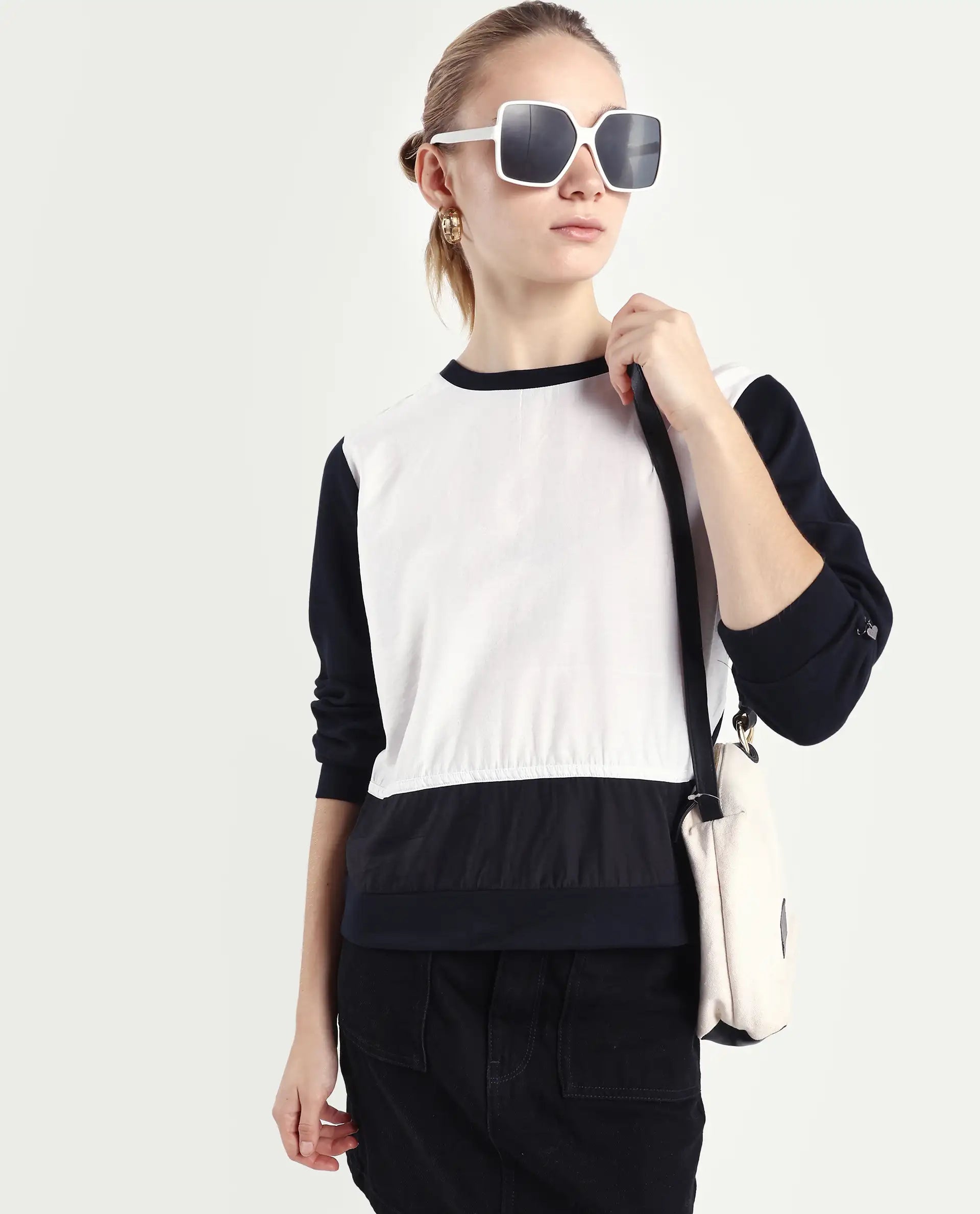 Rareism Women's Melone Black Cotton Blend Crew Neck Plain Relaxed Fit Sweatshirt