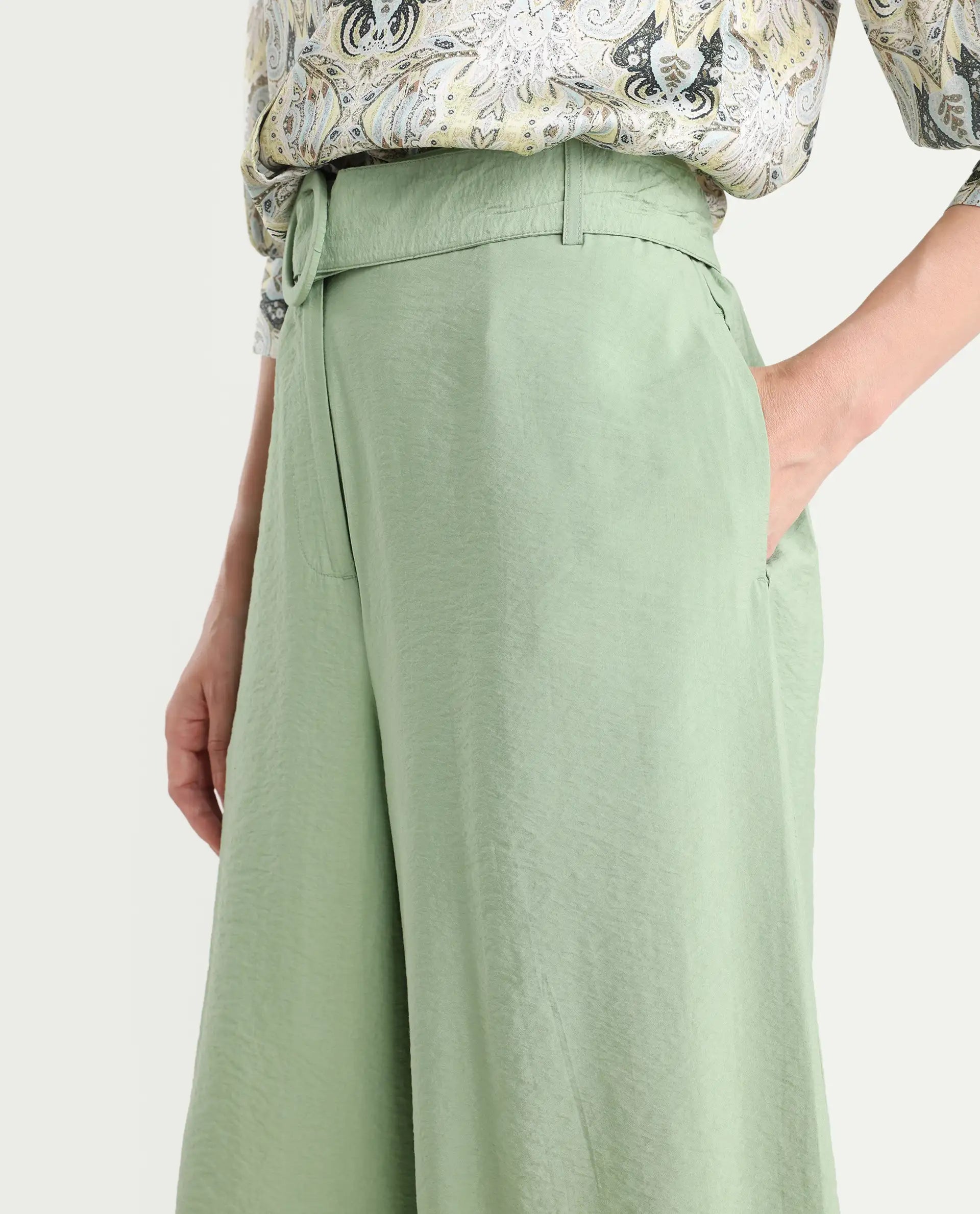 Rareism Women's Millinia Pastel Green Viscose Blend Plain Ankle Length Straight Fit Trouser