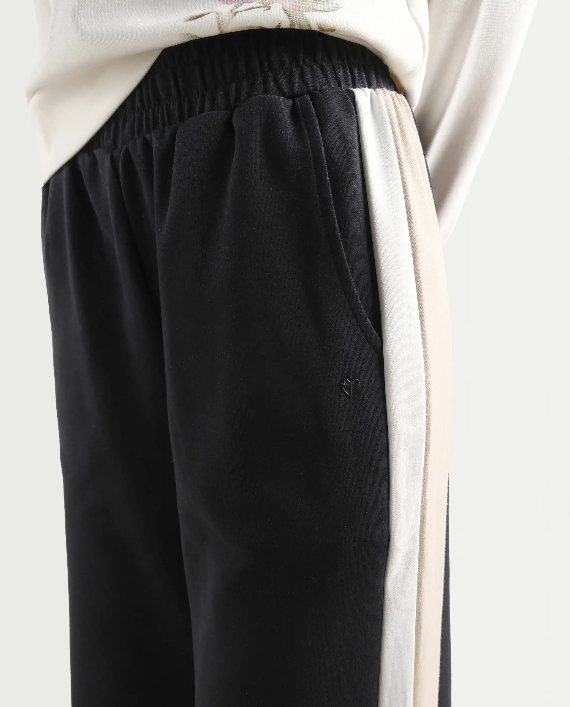 Rareism Women's Naut Black Cotton Plain Ankle Length Wide Track Pant