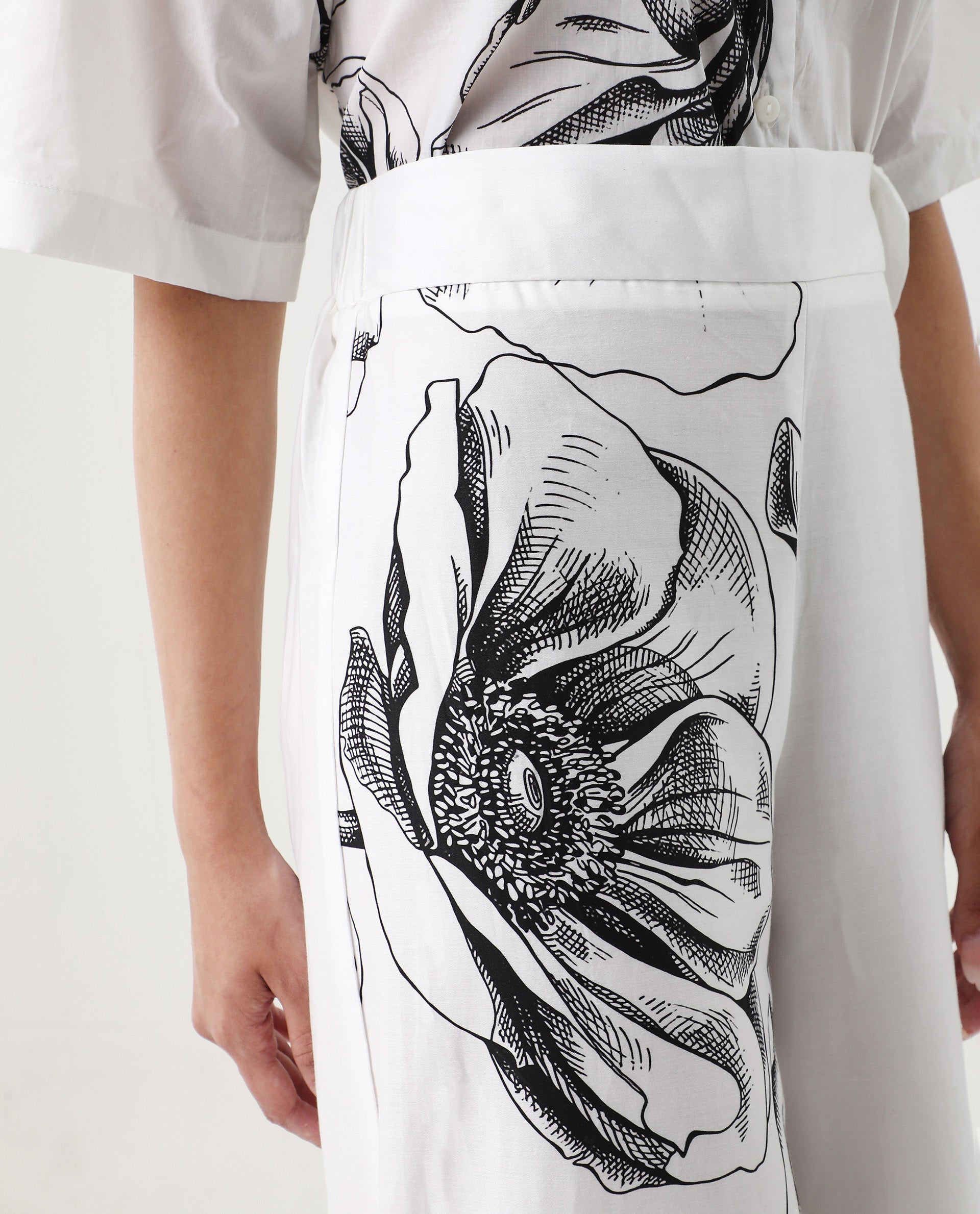 Rareism Women's Neilsono White Cotton Blend Floral Print Ankle Length Flared Trouser