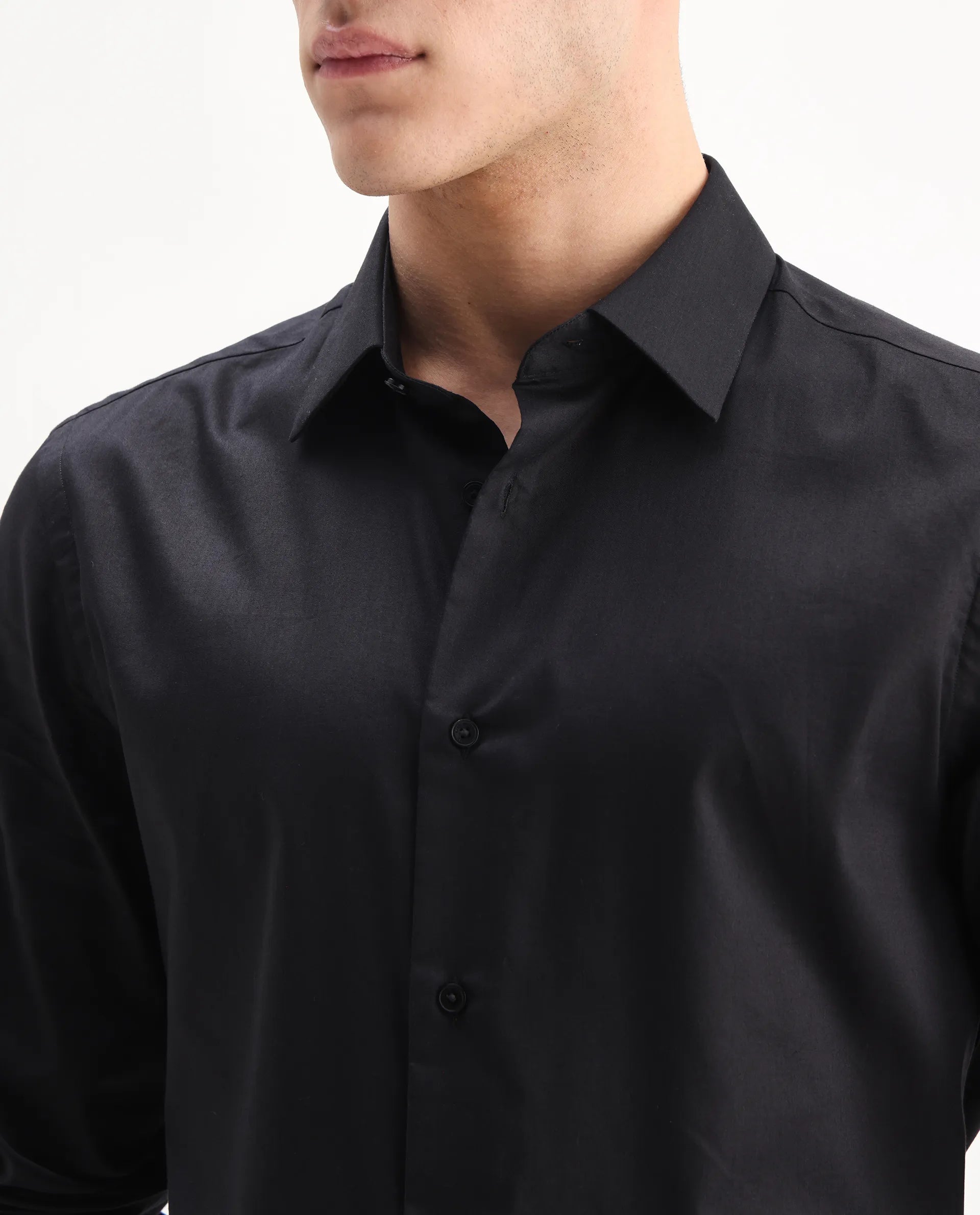 Rare Rabbit Men's Newton 25 Black Cotton Blend Plain Regular Fit Full Sleeve Collared Shirt
