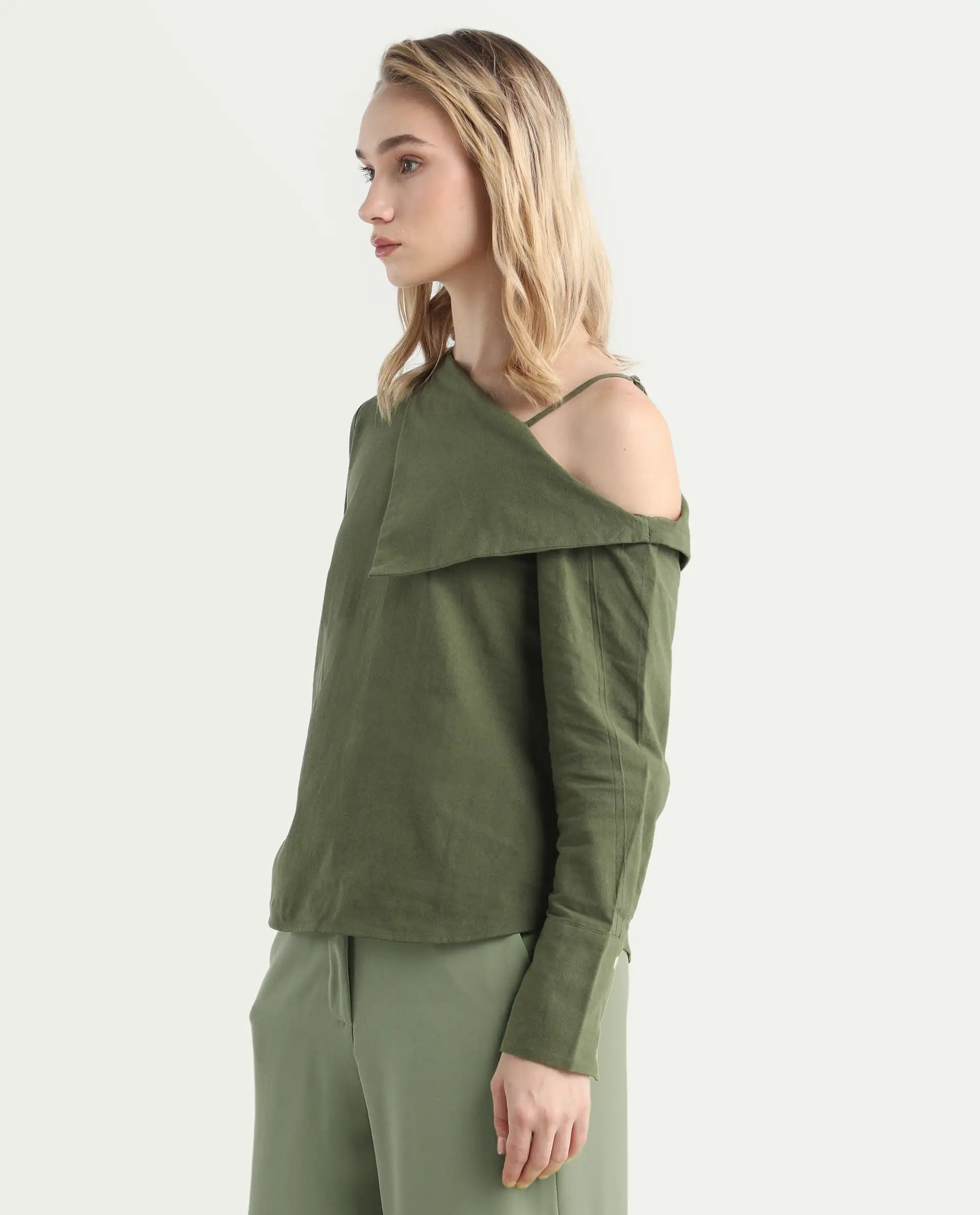 Rareism Women's Nimlu Green Cotton Collarless Plain Cuffed Sleeve Regular Fit Top