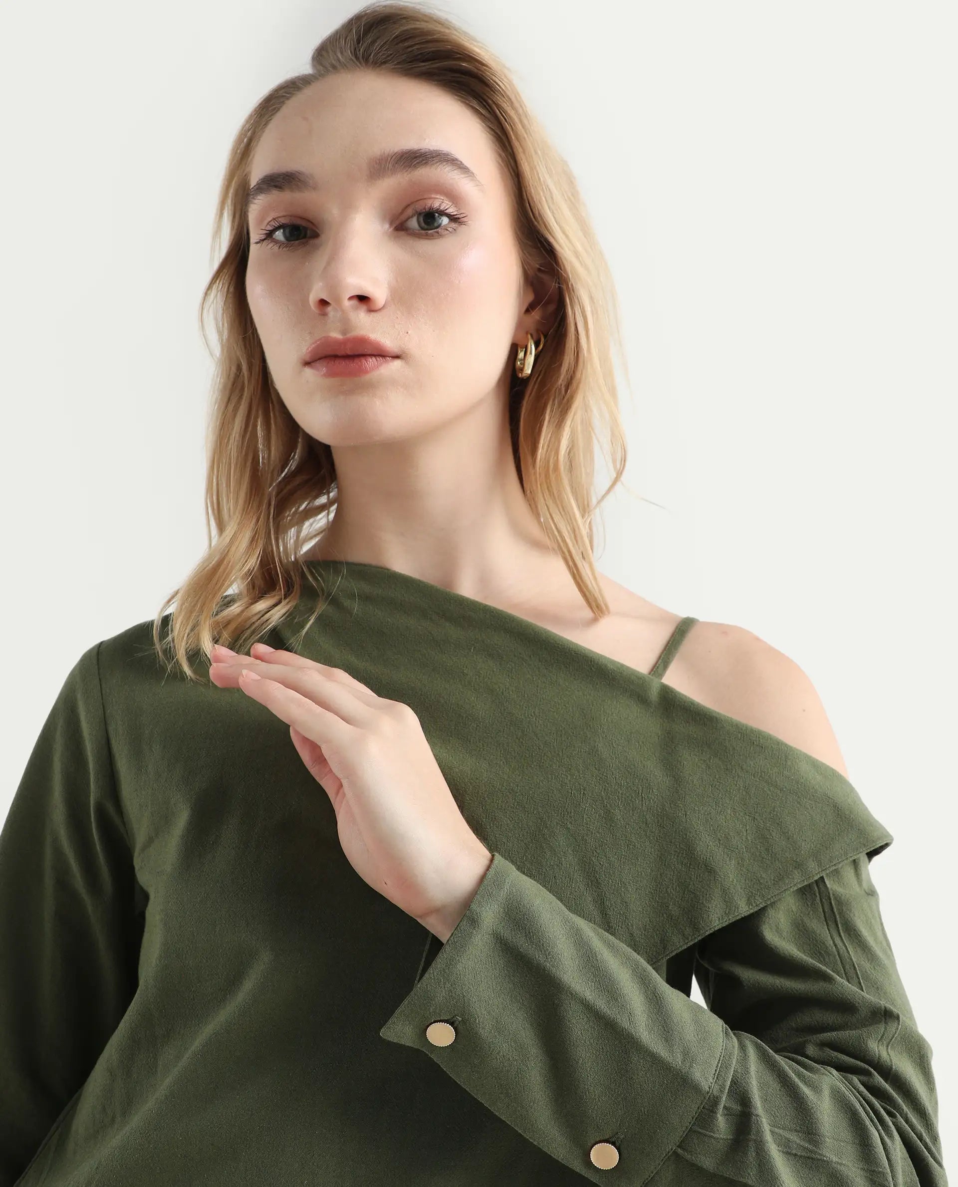 Rareism Women's Nimlu Green Cotton Collarless Plain Cuffed Sleeve Regular Fit Top