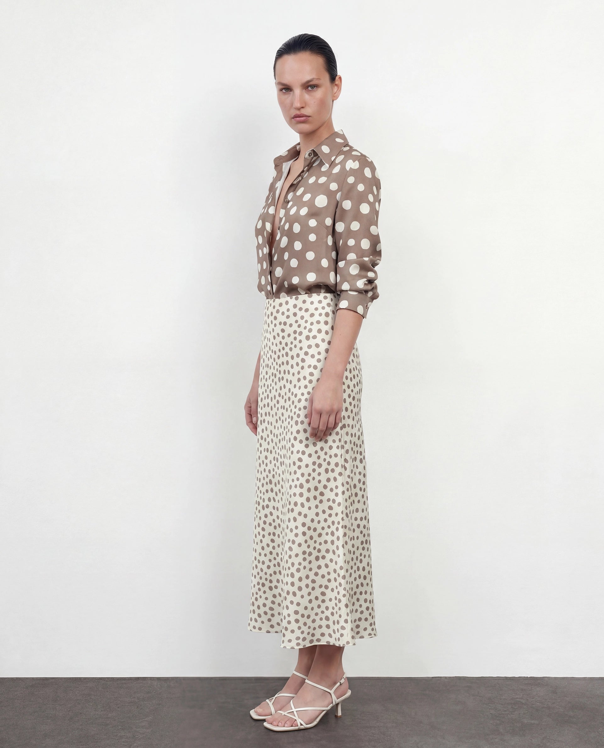 Rareism Women's Polron White Polyester Elastic Fit And Flare Polka Print Skirt