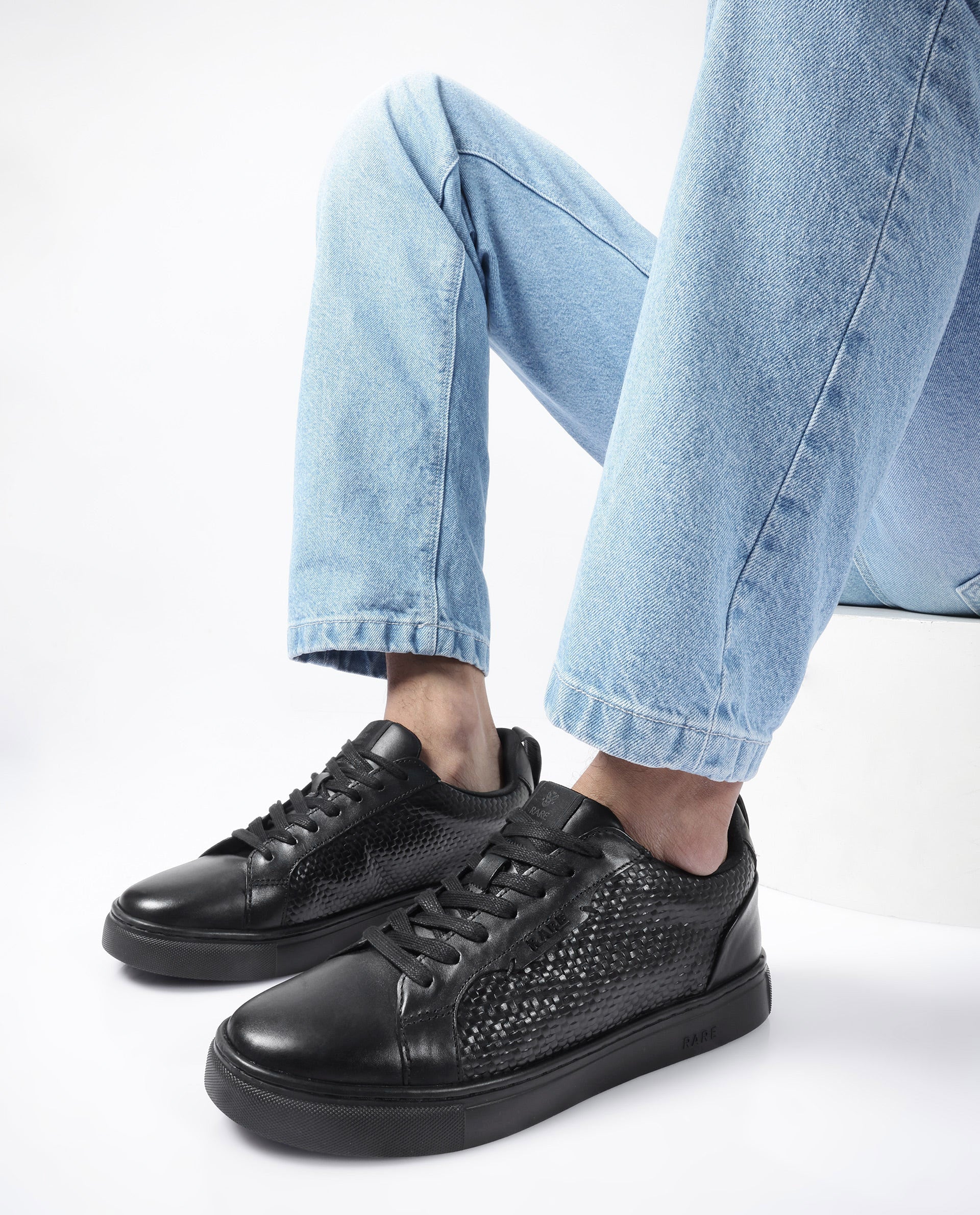 Rare Rabbit Mens Rapso Black Round Toe Low-Top Embossed Lace-Up Sneaker Shoes