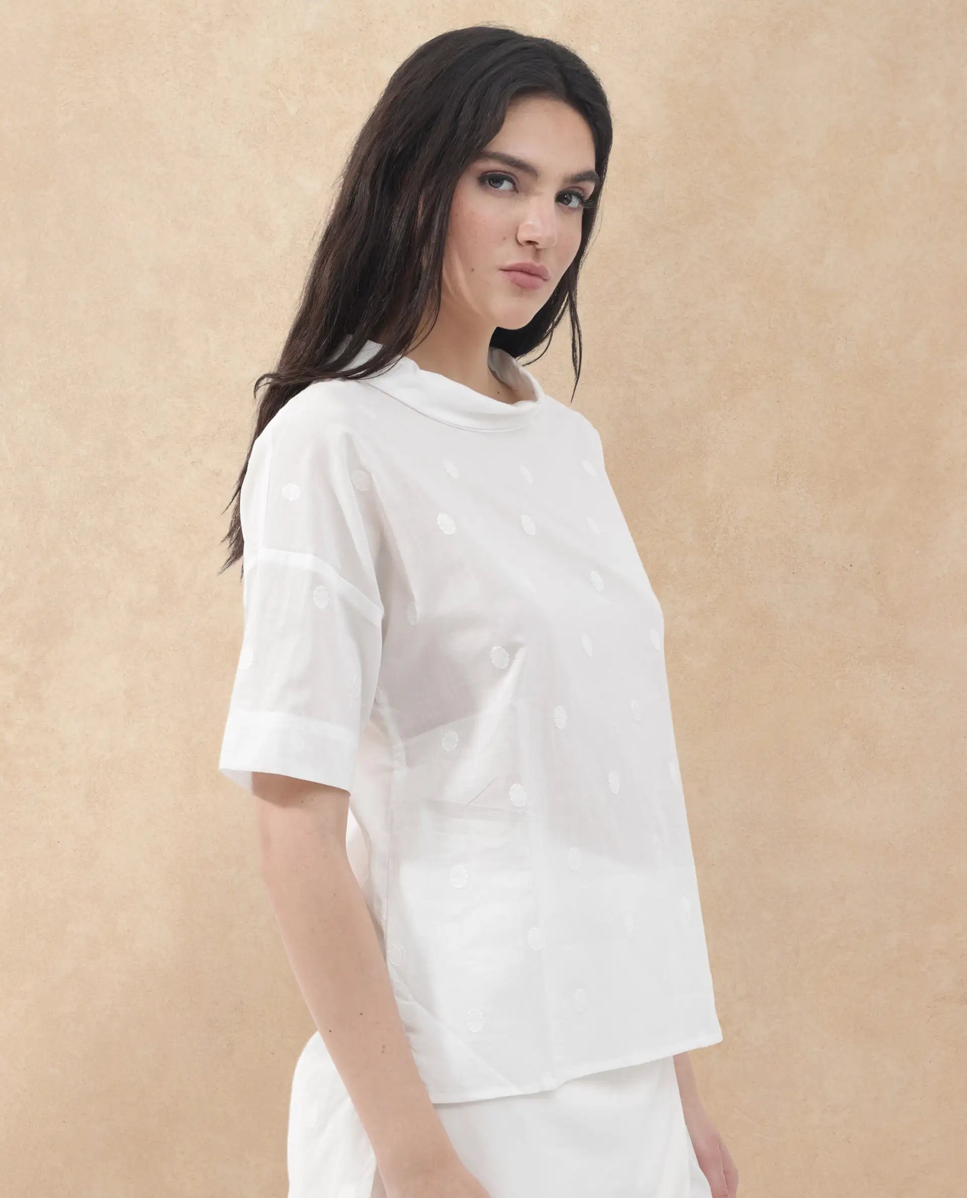 Rareism Women Raviolt White Cotton Fabric Regular Sleeves V-Neck Solid Regular Length Top