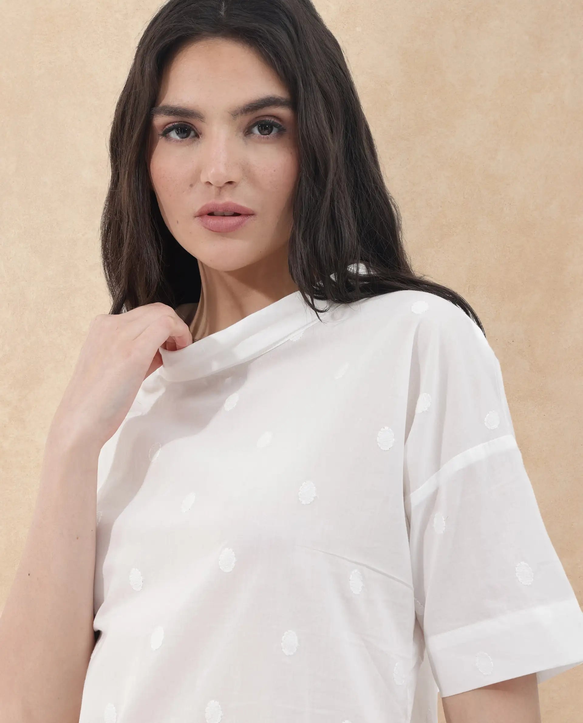 Rareism Women Raviolt White Cotton Fabric Regular Sleeves V-Neck Solid Regular Length Top