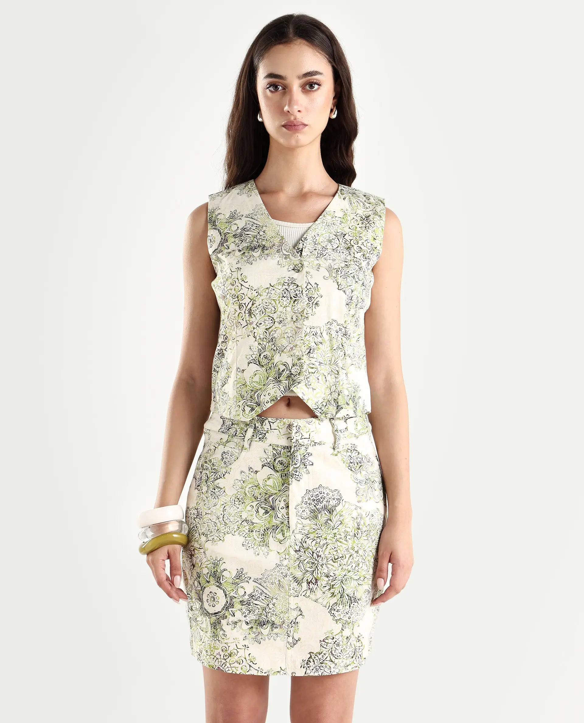 Rareism Women's Ronoz T Light Green Cotton V-Neck Abstract Print Sleeveless Crop Regular Fit Waist Coat