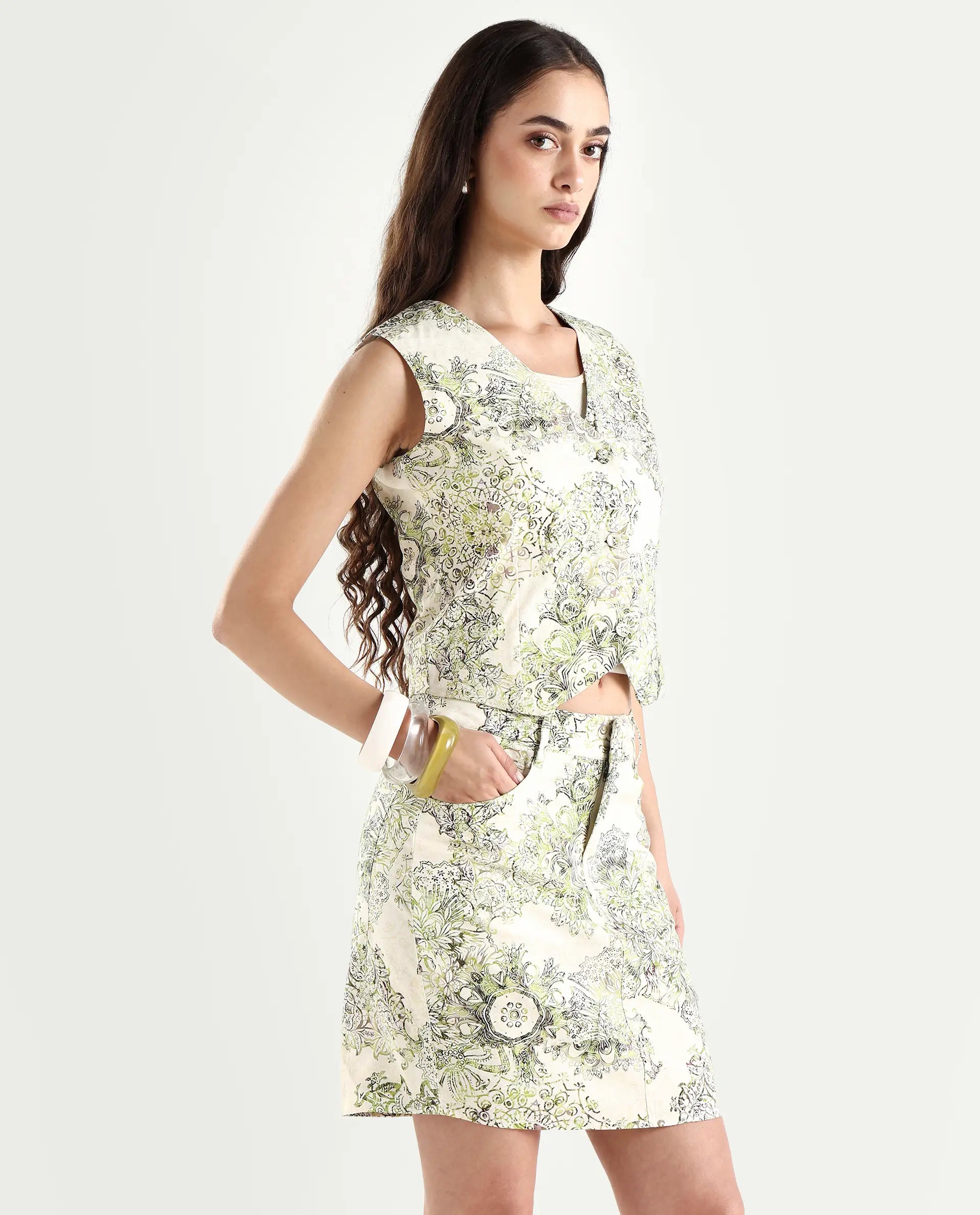 Rareism Women's Ronoz T Light Green Cotton V-Neck Abstract Print Sleeveless Crop Regular Fit Waist Coat