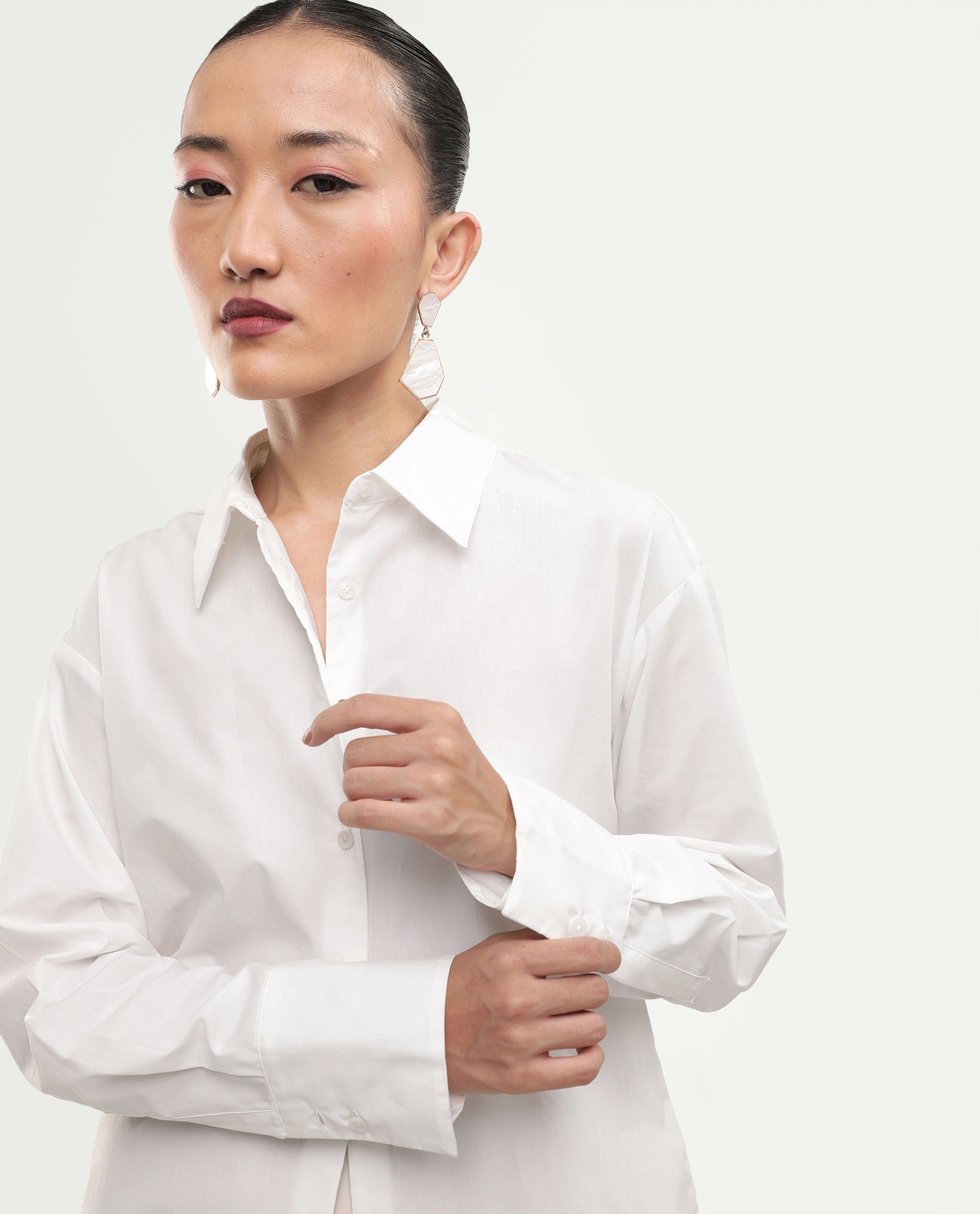 Rareism Women's Mewoki White Cotton Full Sleeve Spread Collar Regular Plain Shirt