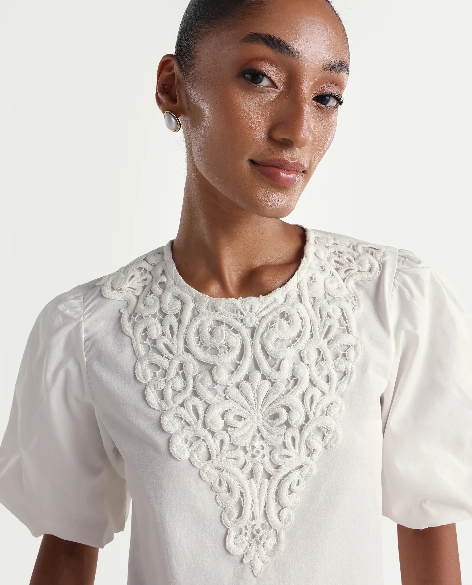 Rareism Women's Nuku White Cotton Crew Neck Relaxed Plain Top