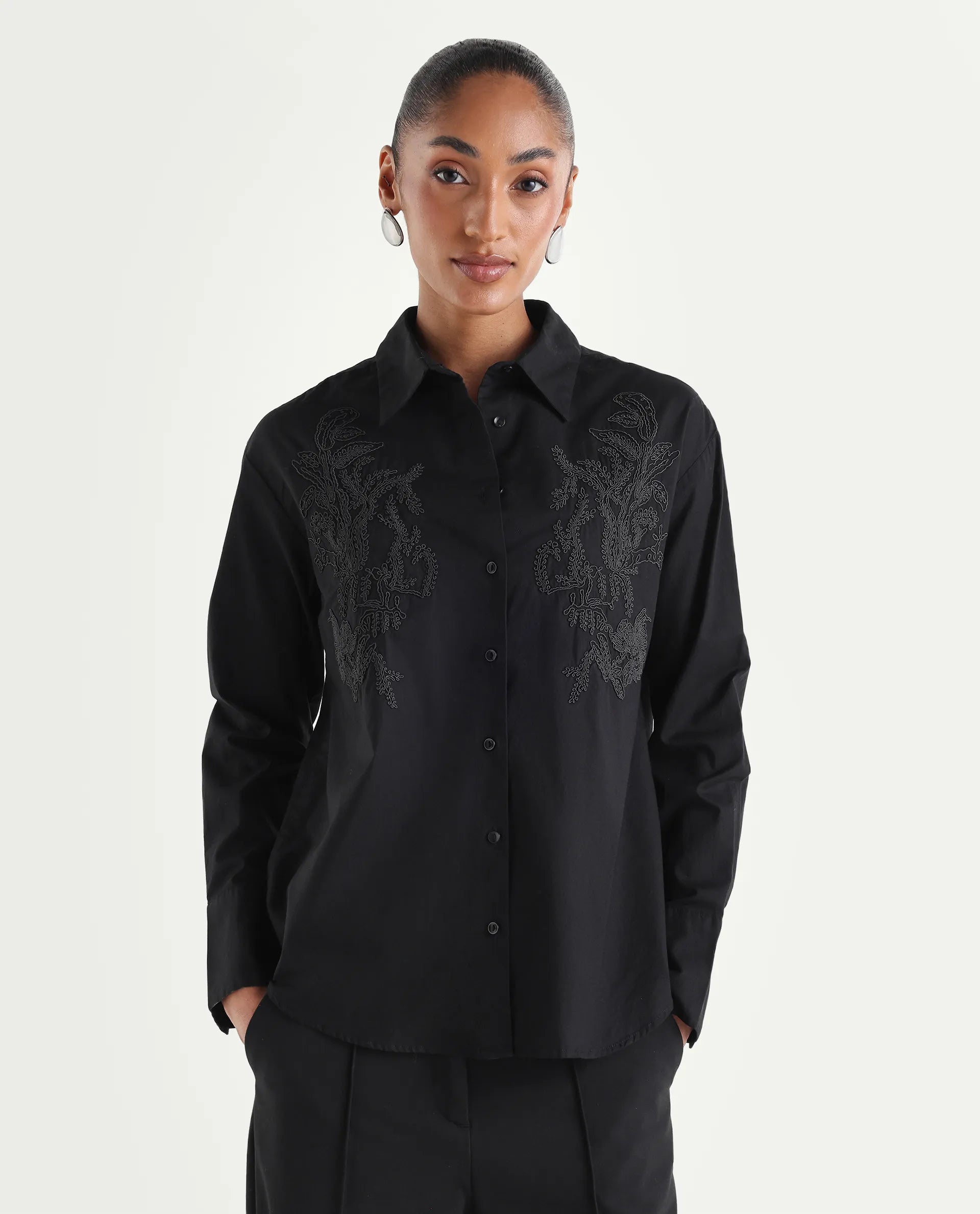 Rareism Women's Torim Black Cotton Spread Collar Button Regular Plain Shirt
