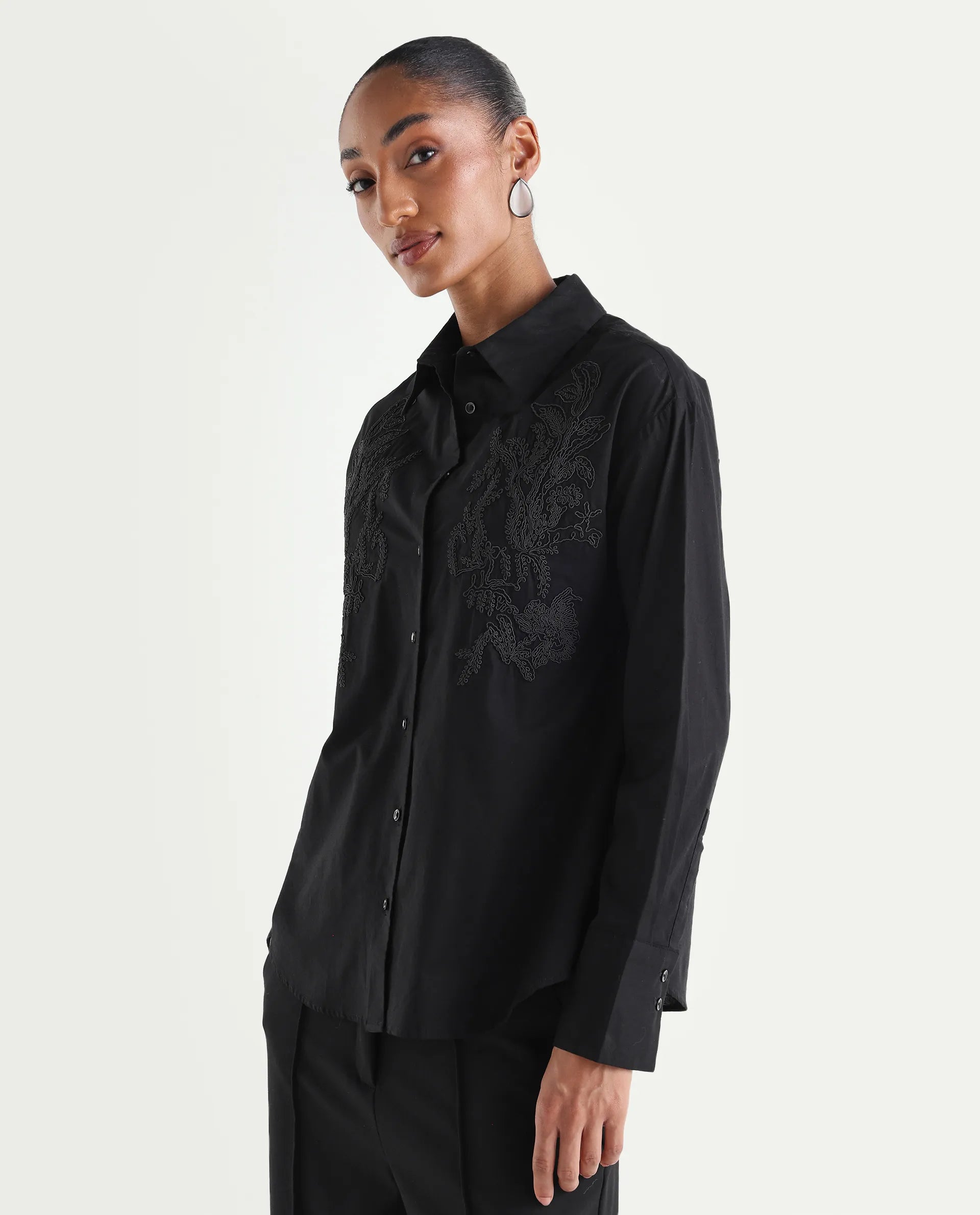 Rareism Women's Torim Black Cotton Spread Collar Button Regular Plain Shirt