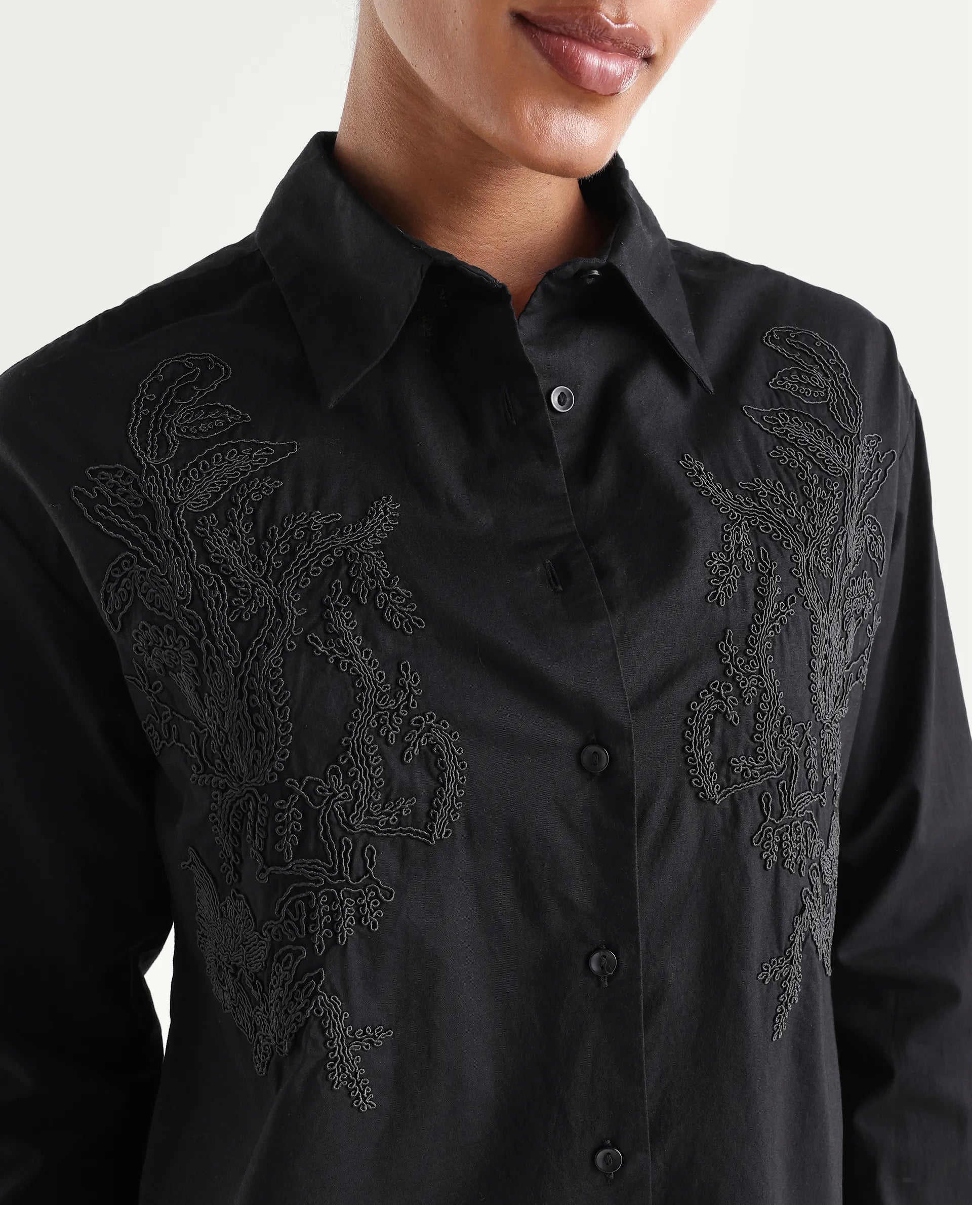Rareism Women's Torim Black Cotton Spread Collar Button Regular Plain Shirt