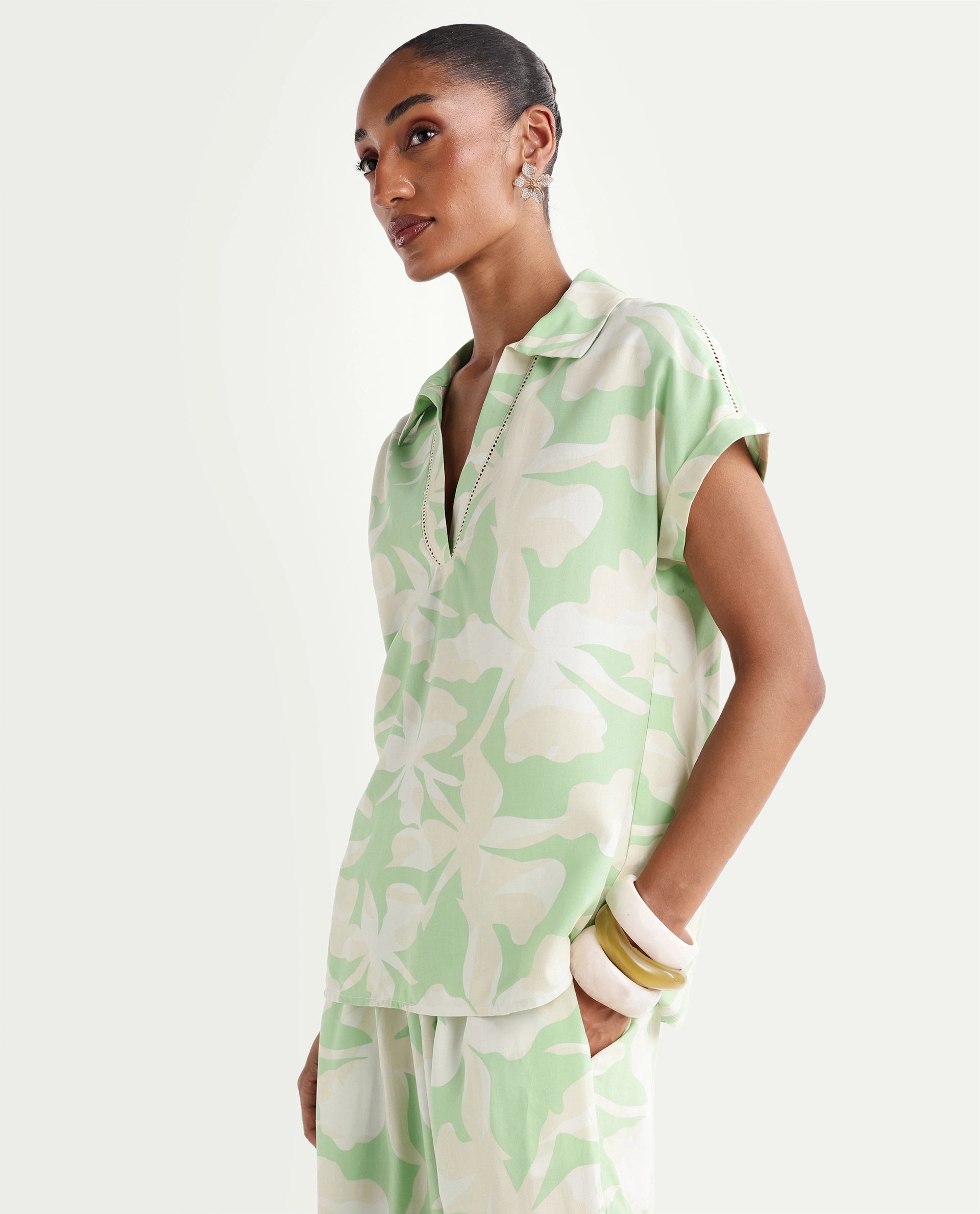 Rareism Women's Vasin-T Light Green Viscose Johnny Collar Boxy Abstract Print Top