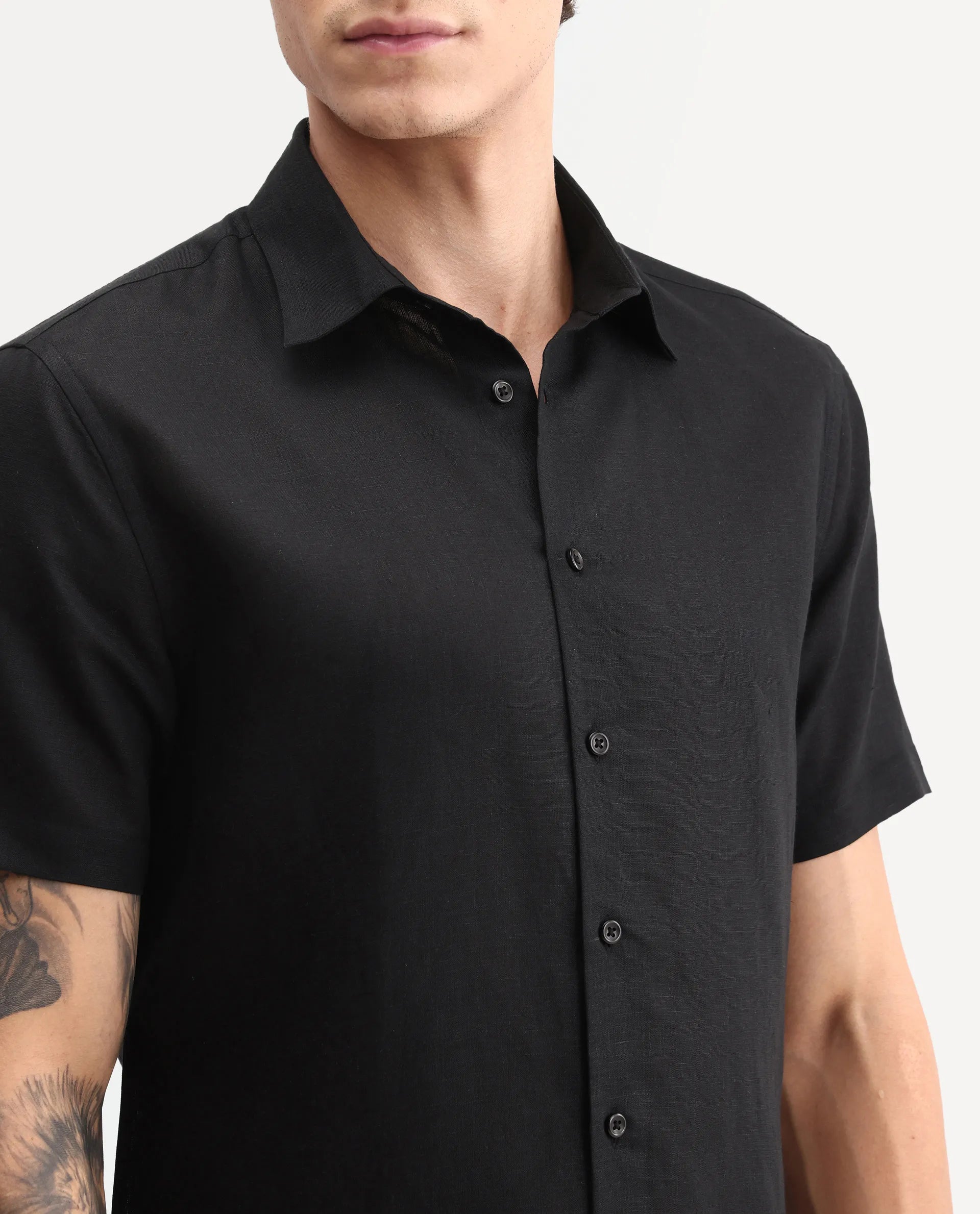 Rare Rabbit Men's Aerik Ss Black Linen Blend Fabric Half Sleeve Spread Collar Button Regular Plain Shirt