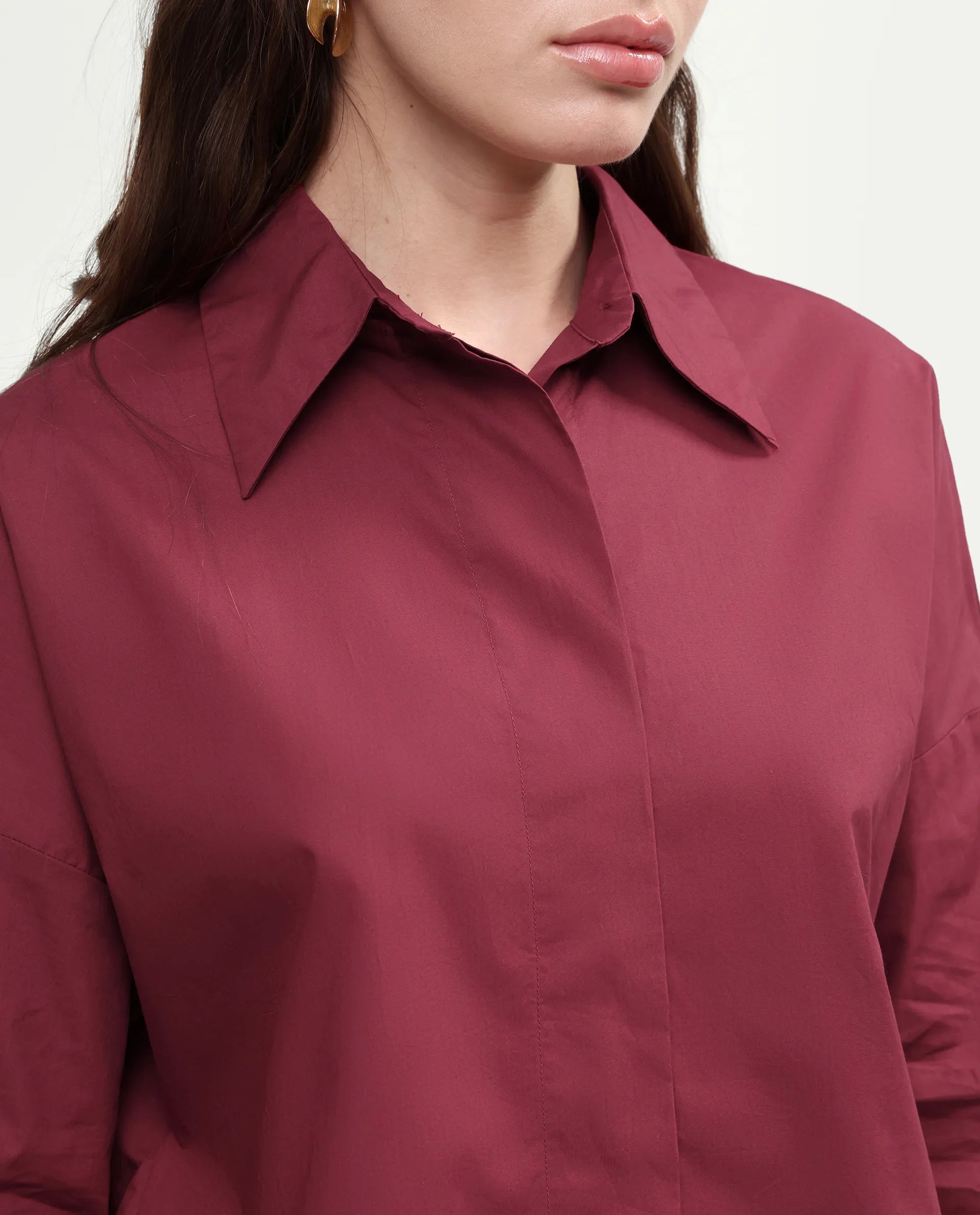 Rareism Women's Oni Red Cotton Spread Collar Button Boxy Plain Shirt