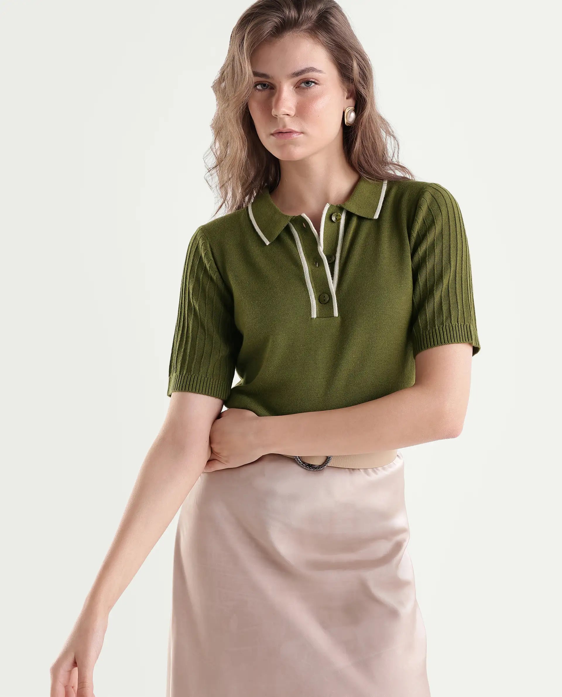 Rareism Women's Knitupaw26 Off White Viscose Blend Spread Collar Regular Fit Plain Top