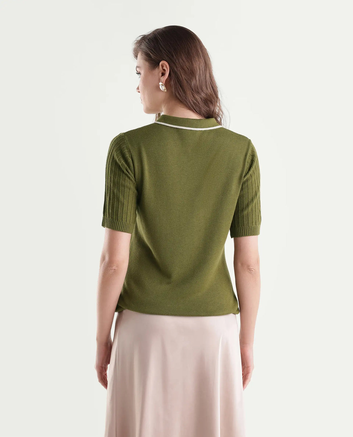 Rareism Women's Knitupaw26 Off White Viscose Blend Spread Collar Regular Fit Plain Top