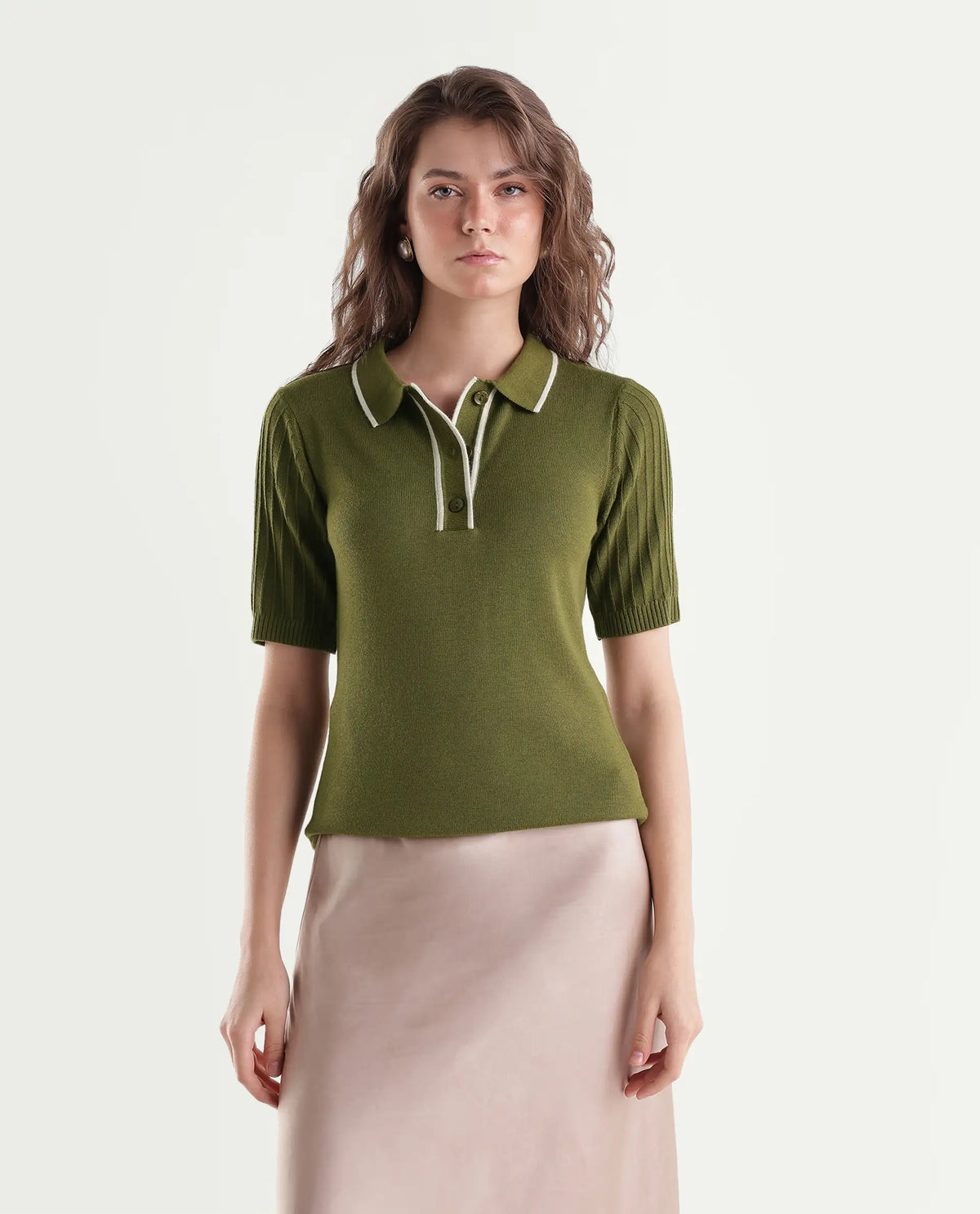 Rareism Women's Knitupaw26 Off White Viscose Blend Spread Collar Regular Fit Plain Top