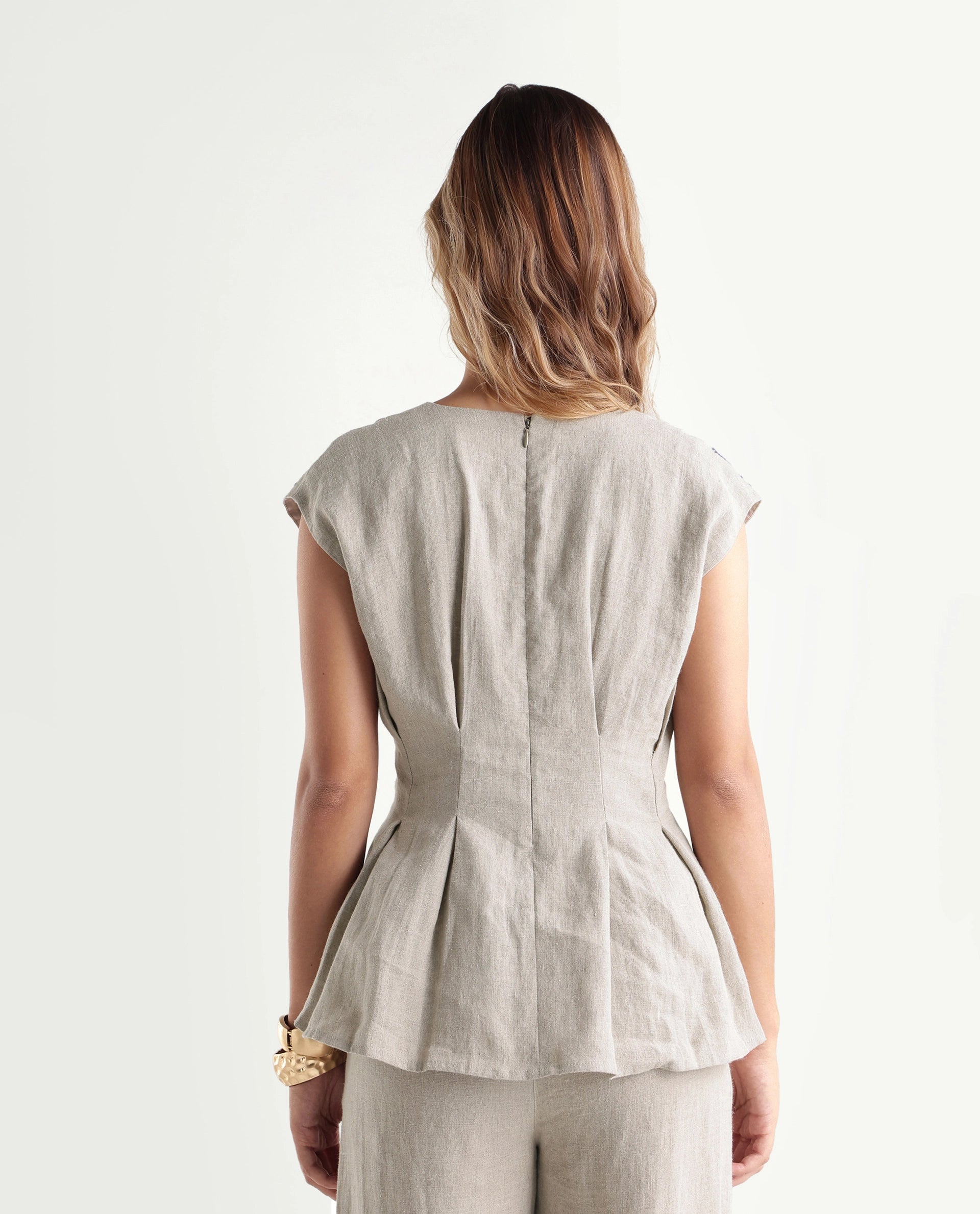 Rareism Women's Rubino Dusky Beige 100% Linen V-Neck Pull-On Regular Plain Top