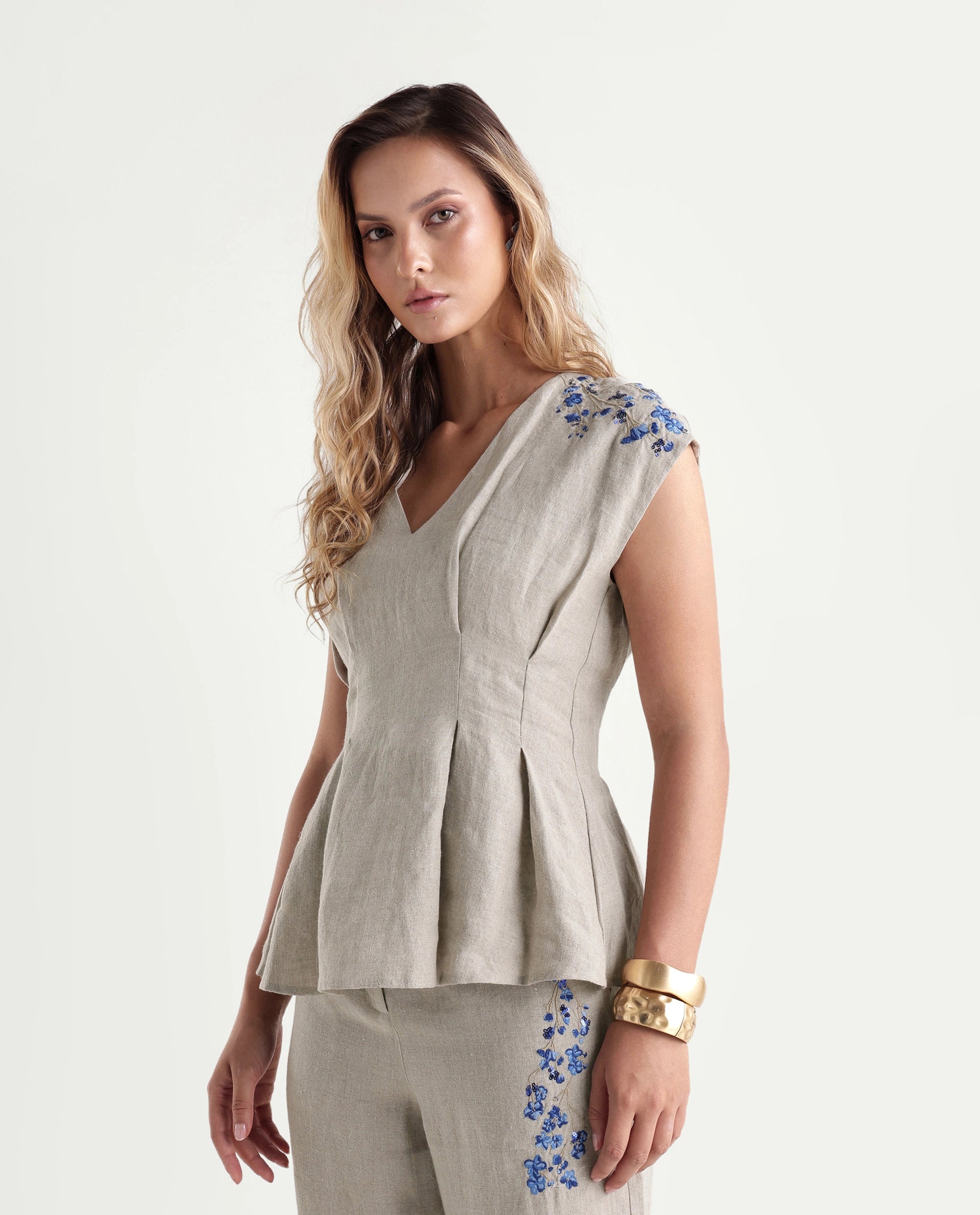Rareism Women's Rubino Dusky Beige 100% Linen V-Neck Pull-On Regular Plain Top