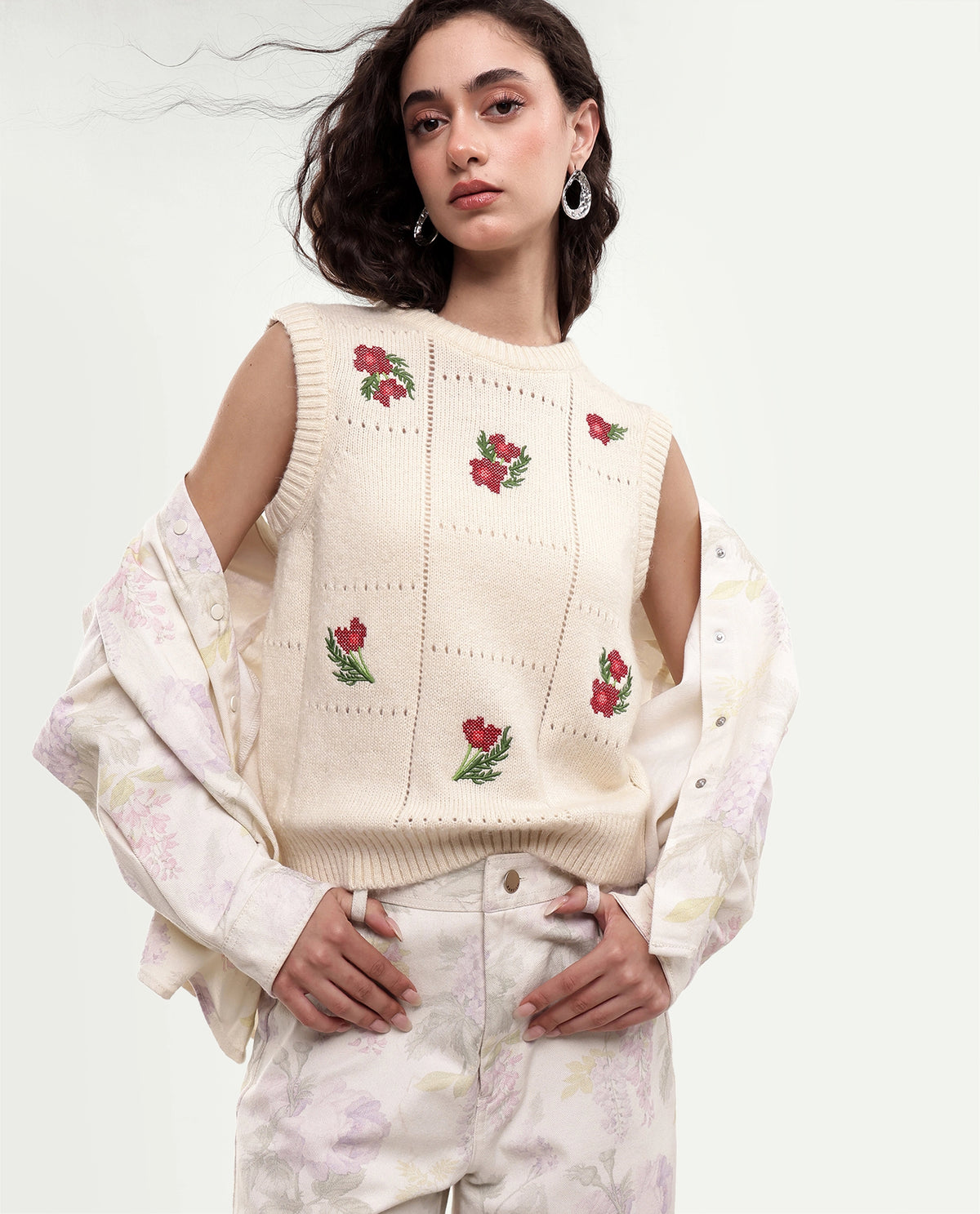 Rareism Women's Leq Off White Acrylic Blend Crew Neck Regular Floral Print Sweater