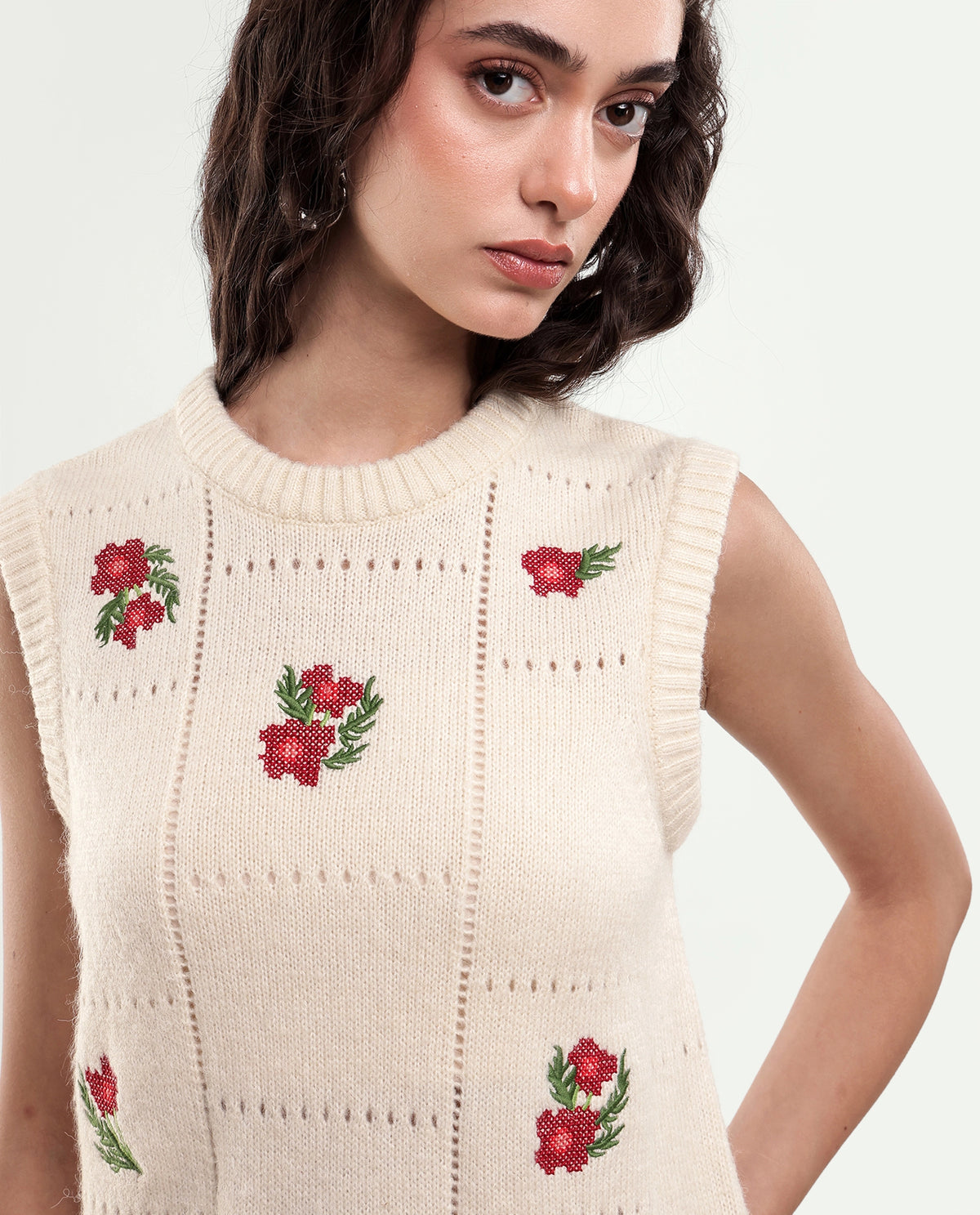 Rareism Women's Leq Off White Acrylic Blend Crew Neck Regular Floral Print Sweater