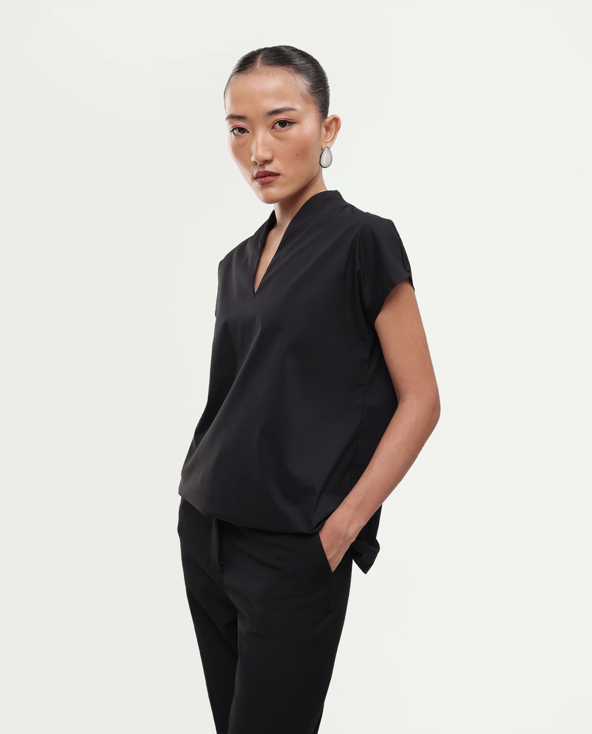 Rareism Women's Buijity Dark Black Cotton Blend Stand Collar Regular Plain Top