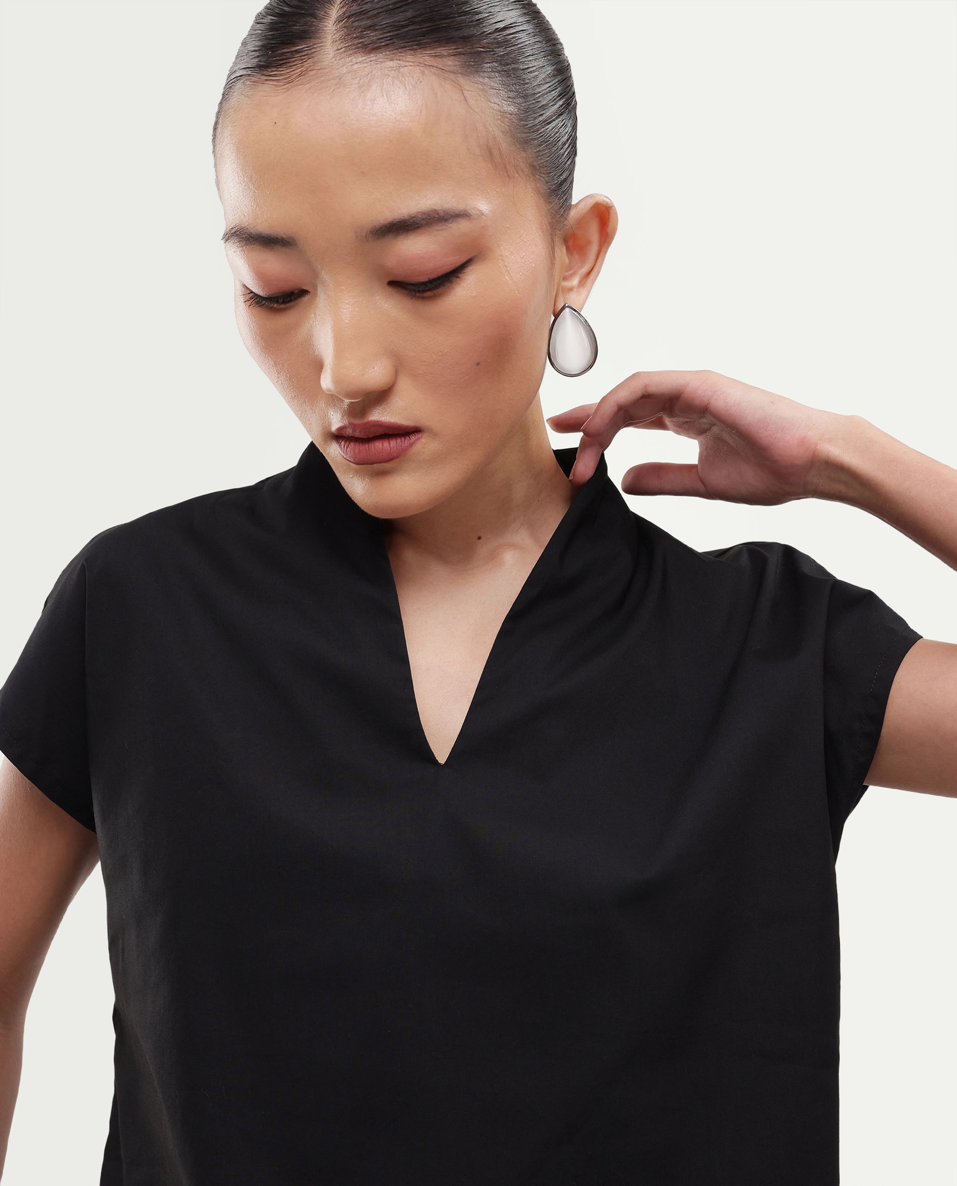 Rareism Women's Buijity Dark Black Cotton Blend Stand Collar Regular Plain Top