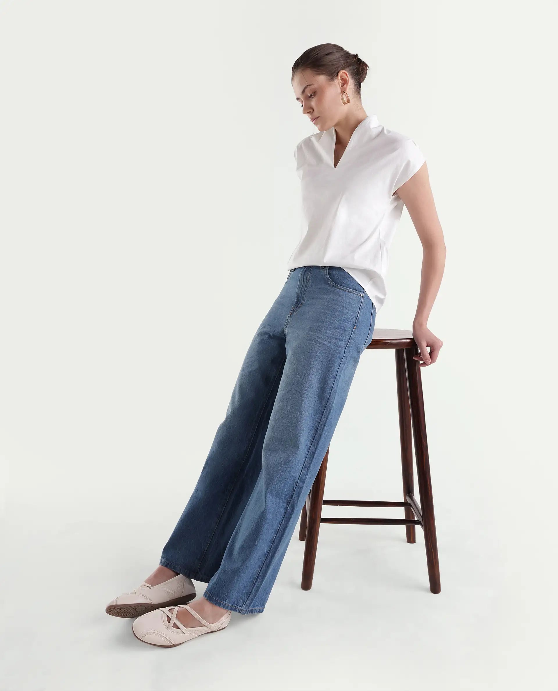 Rareism Women's Buijity White Cotton Blend Stand Collar Regular Plain Top