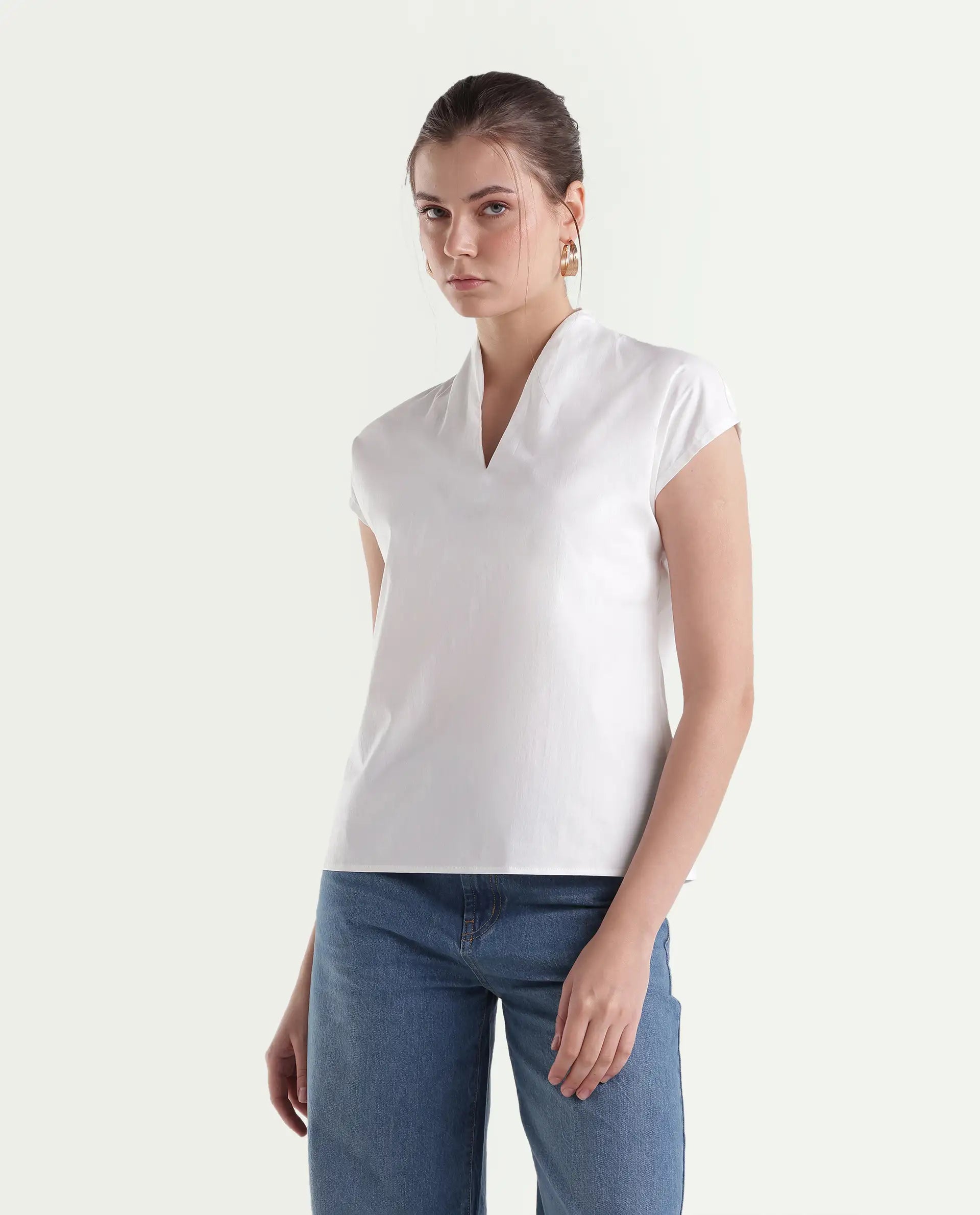 Rareism Women's Buijity White Cotton Blend Stand Collar Regular Plain Top