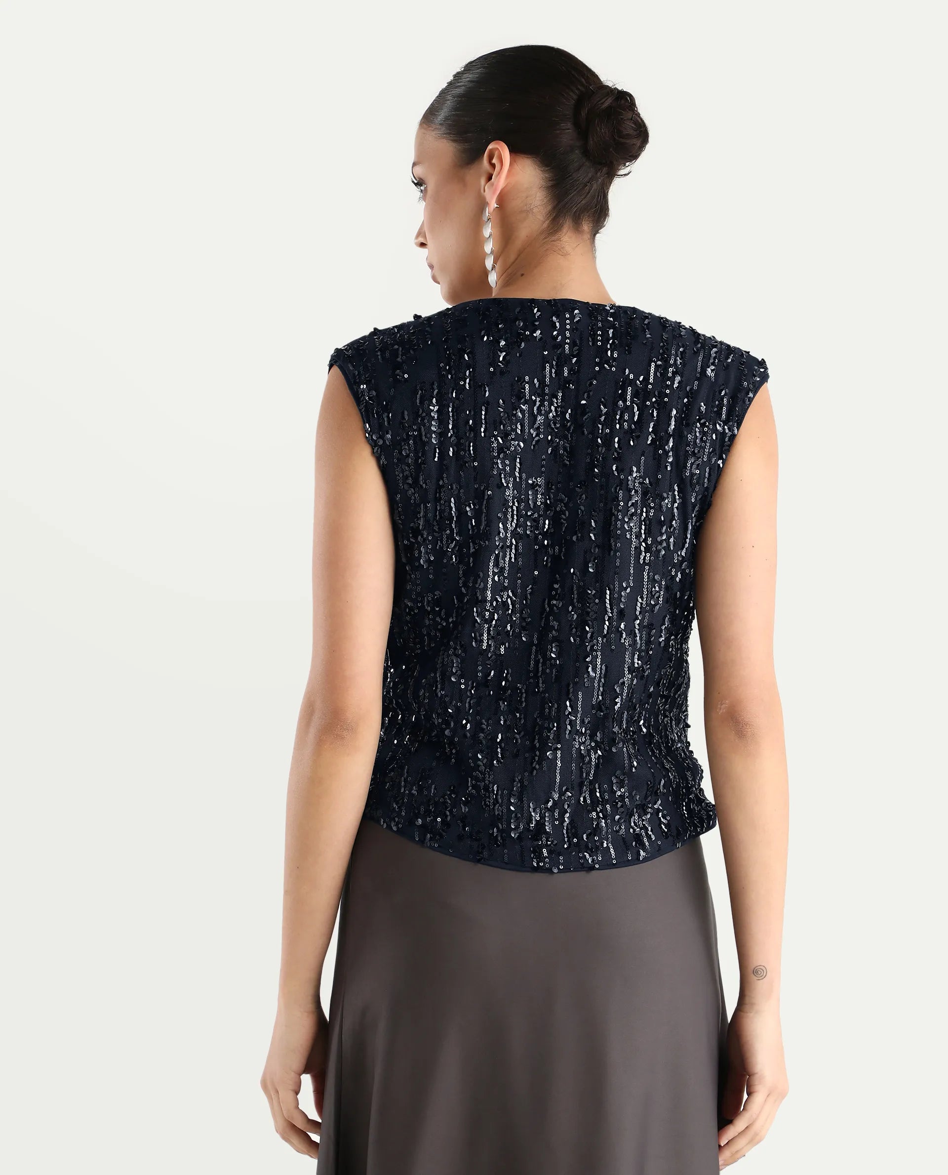 Rareism Women's Saot Metallic Navy Knit V-Neck Plain Sleeveless Regular Fitted Top