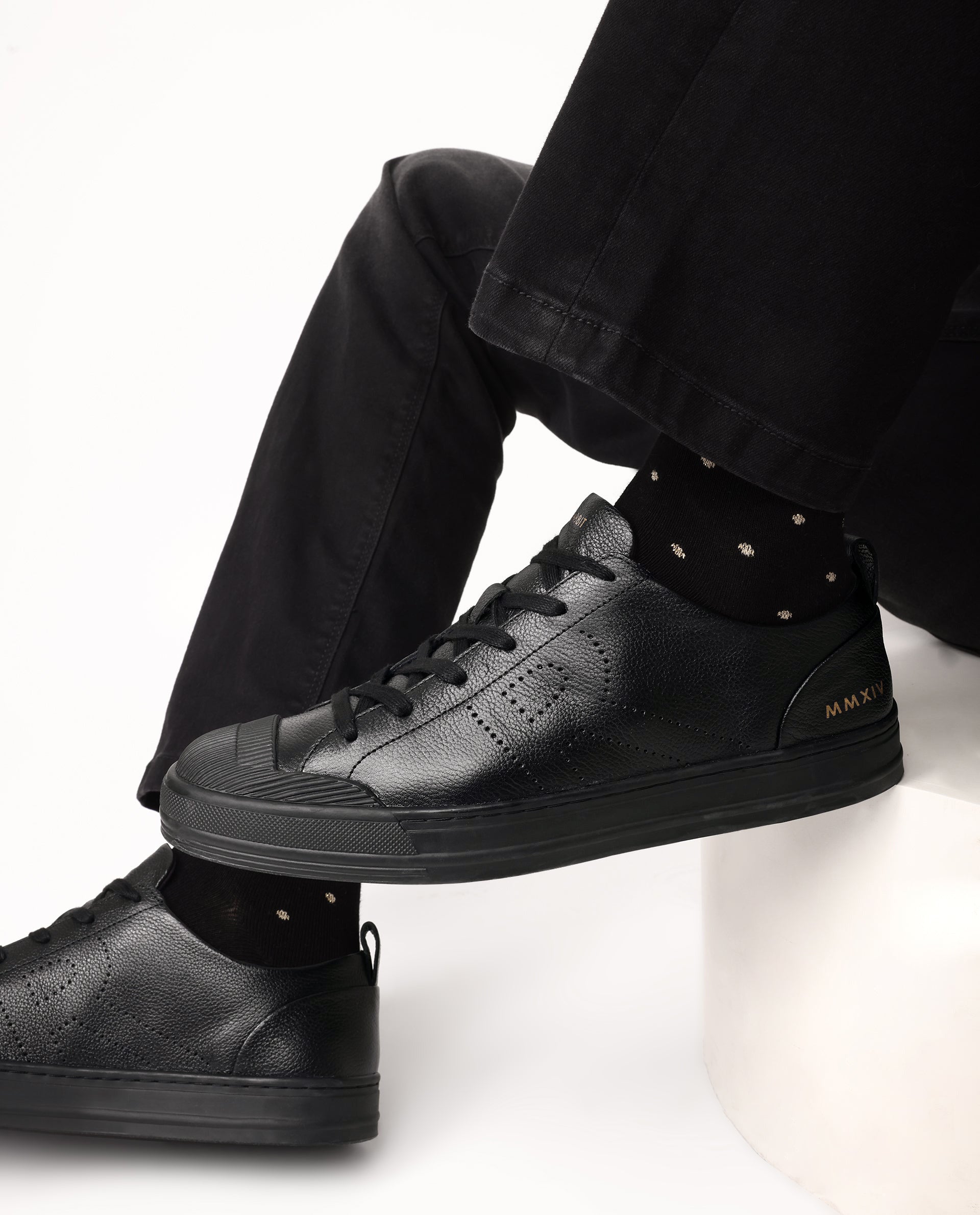 Rare Rabbit Mens Sauron Pro Black Premium Milled Leather Lace Up Low Top Round Toe Sneaker Shoes