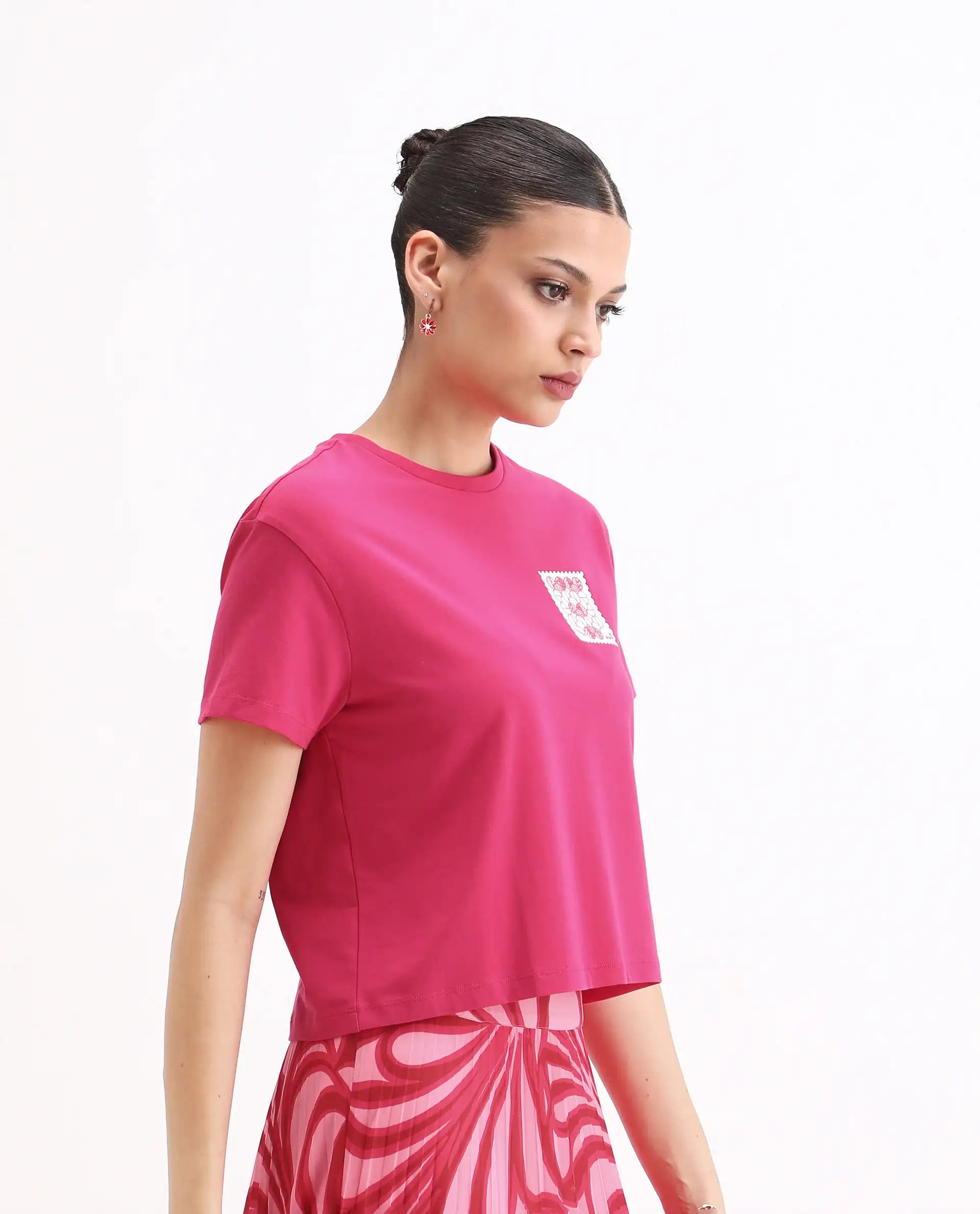 Rareism Women's Somrey Pink Cotton Blend Crew Neck Graphic Print Crop Regular Fit T-Shirt