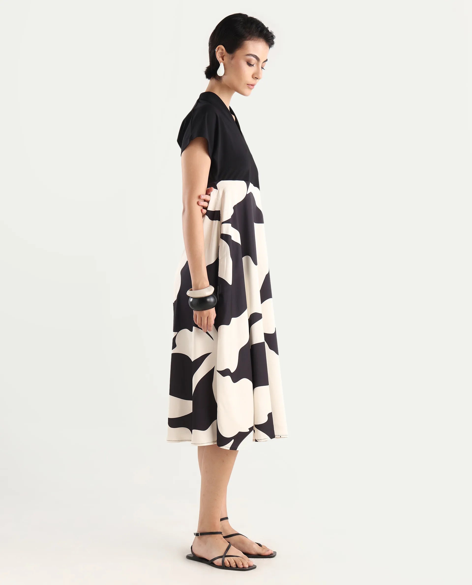 Rareism Women's Sopp White Polyester V-Neck Abstract Print Extended Sleeves Midi Fit And Flare Dress