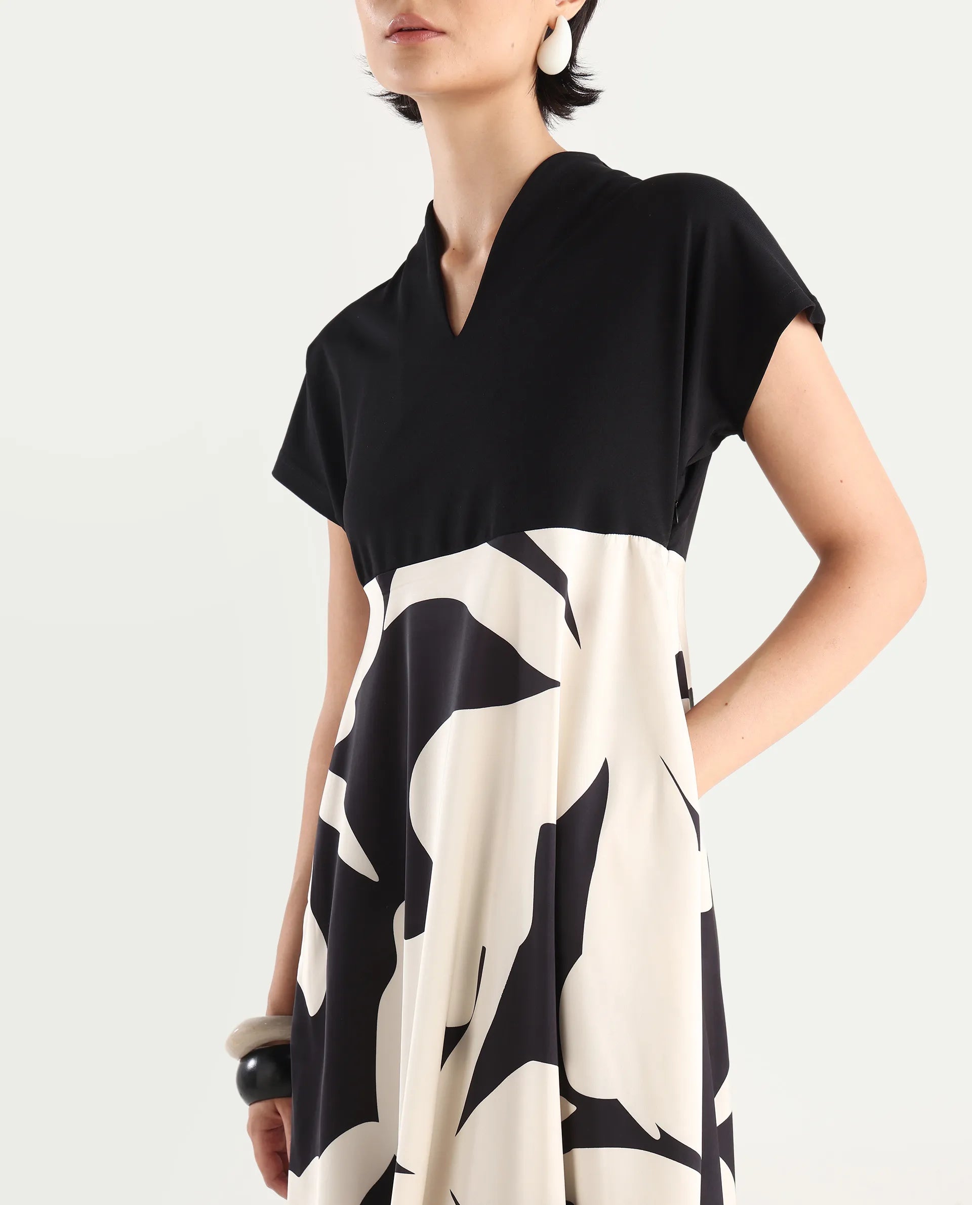 Rareism Women's Sopp White Polyester V-Neck Abstract Print Extended Sleeves Midi Fit And Flare Dress