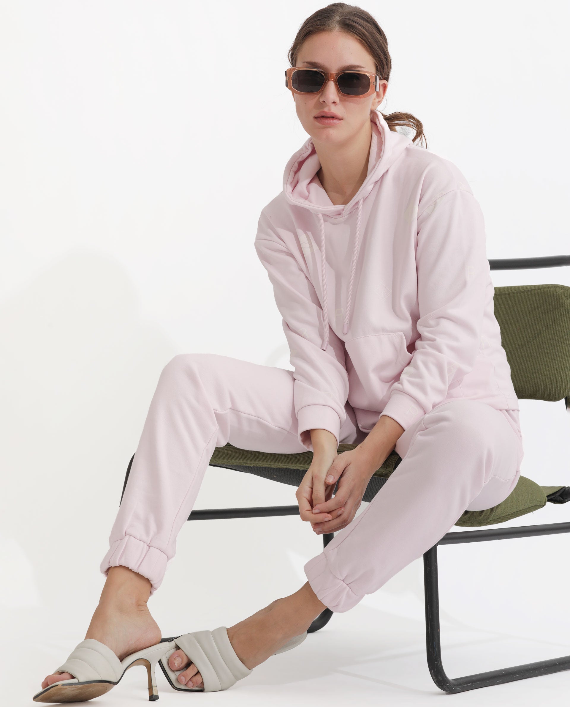 Rareism Women Terac T Light Pink Poly Cotton Fabric Regular Fit Solid Mid Rise Ankle Length Track Pant