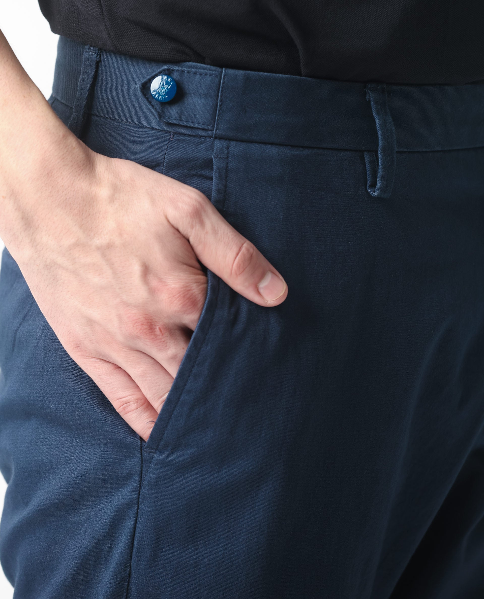 Rare Rabbit Men's Trans Navy Solid Mid-Rise Regular Fit Plain Stretch Trouser