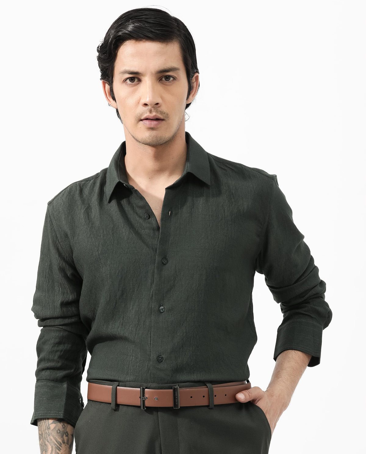 Rare Rabbit Mens Ufa Green Viscose Nylon Fabric Full Sleeve Regular Fit Solid Textured Shirt