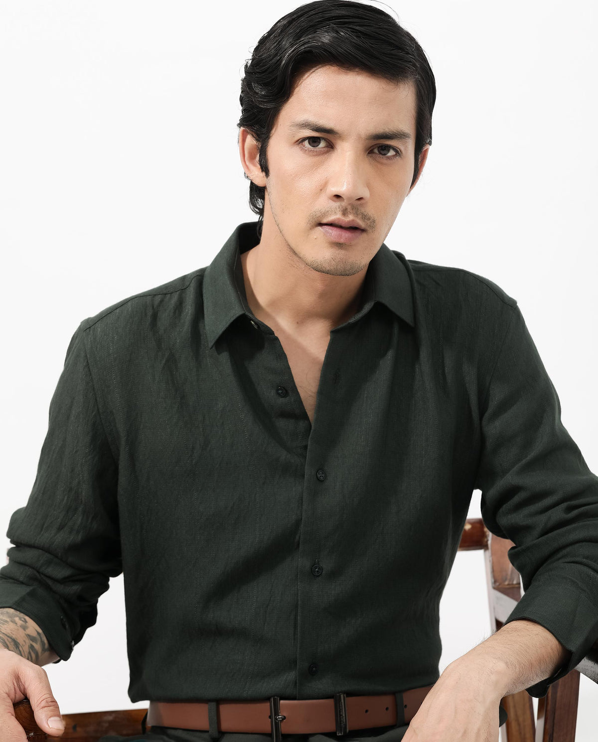 Rare Rabbit Mens Ufa Green Viscose Nylon Fabric Full Sleeve Regular Fit Solid Textured Shirt