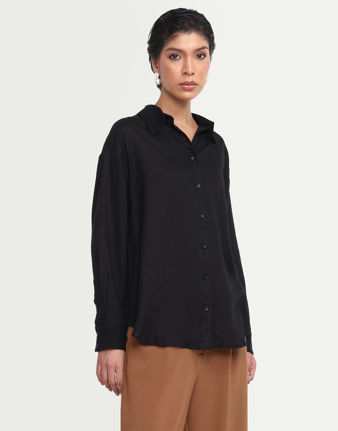 Rareism Women's Uganda Black Linen Spread Collar Regular Plain Shirt
