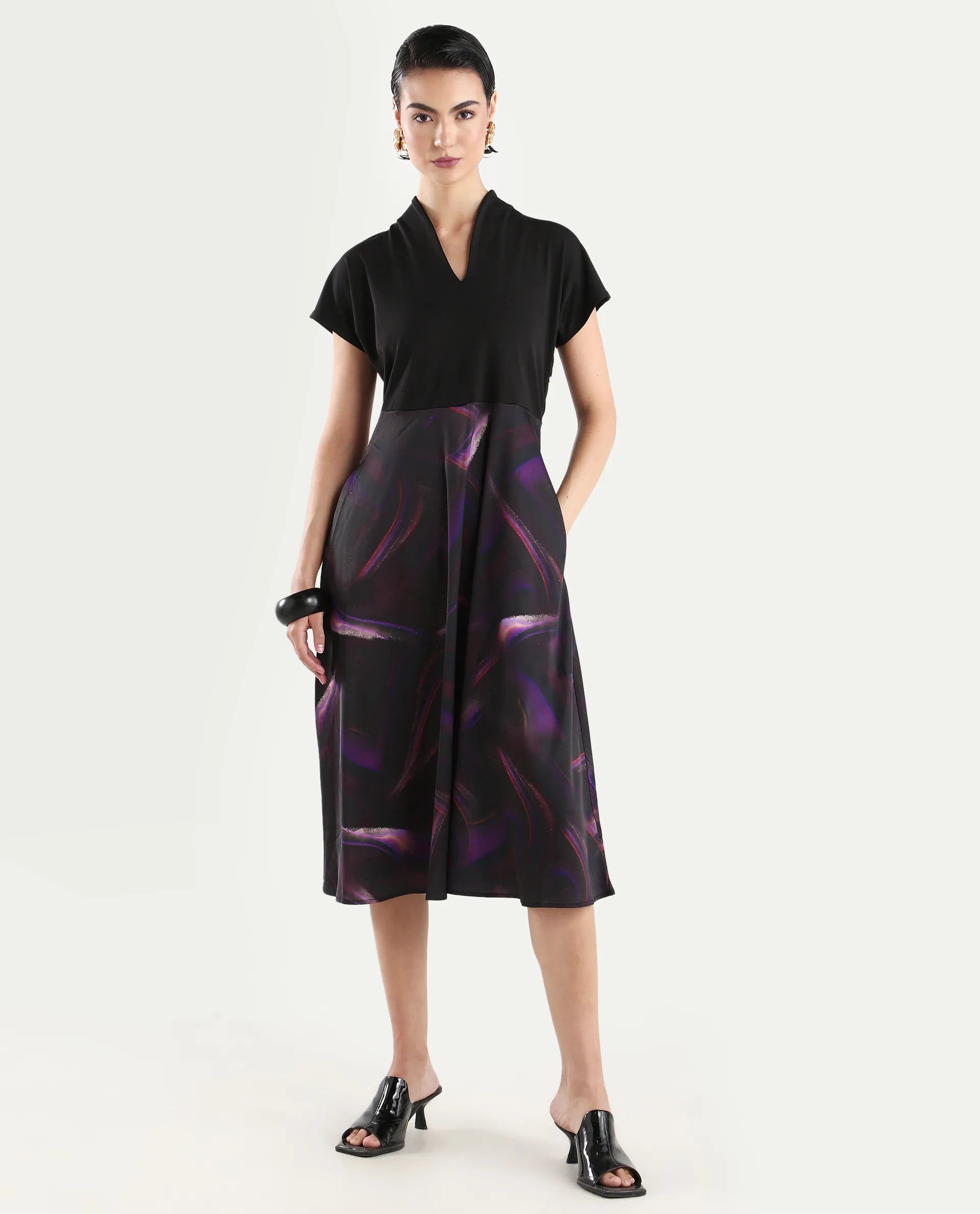 Rareism Women's Usopp Black Polyester V-Neck Abstract Print Extended Sleeves Midi Flared Dress