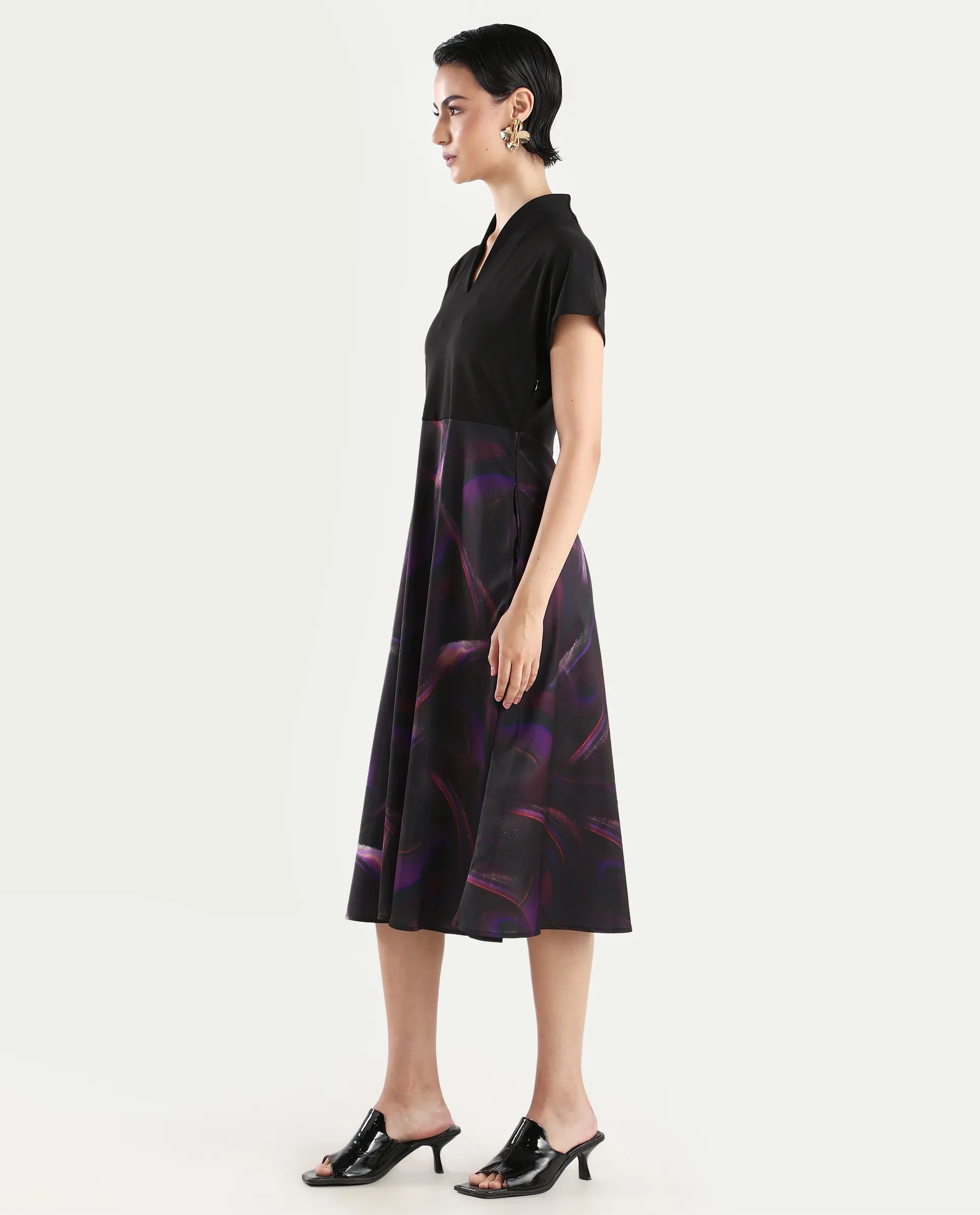 Rareism Women's Usopp Black Polyester V-Neck Abstract Print Extended Sleeves Midi Flared Dress