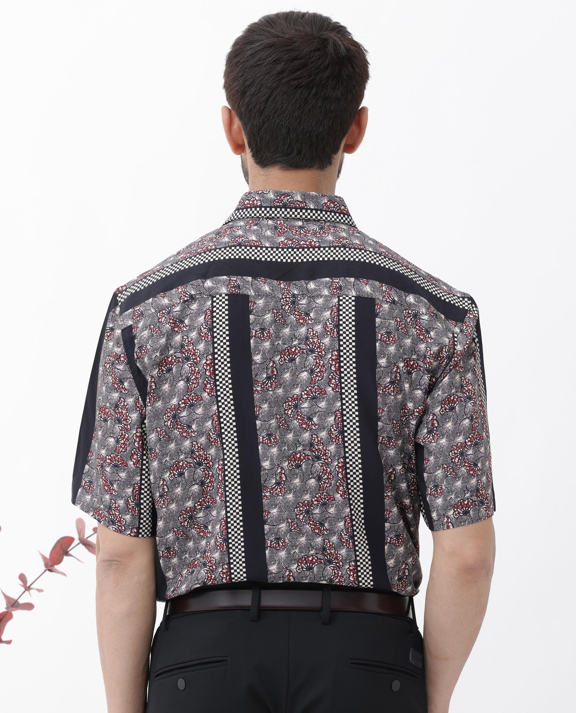 Rare Rabbit Mens Vestor Black Viscose Fabric Short Sleeve Boxy Fit Abstract Floral Print Shirt