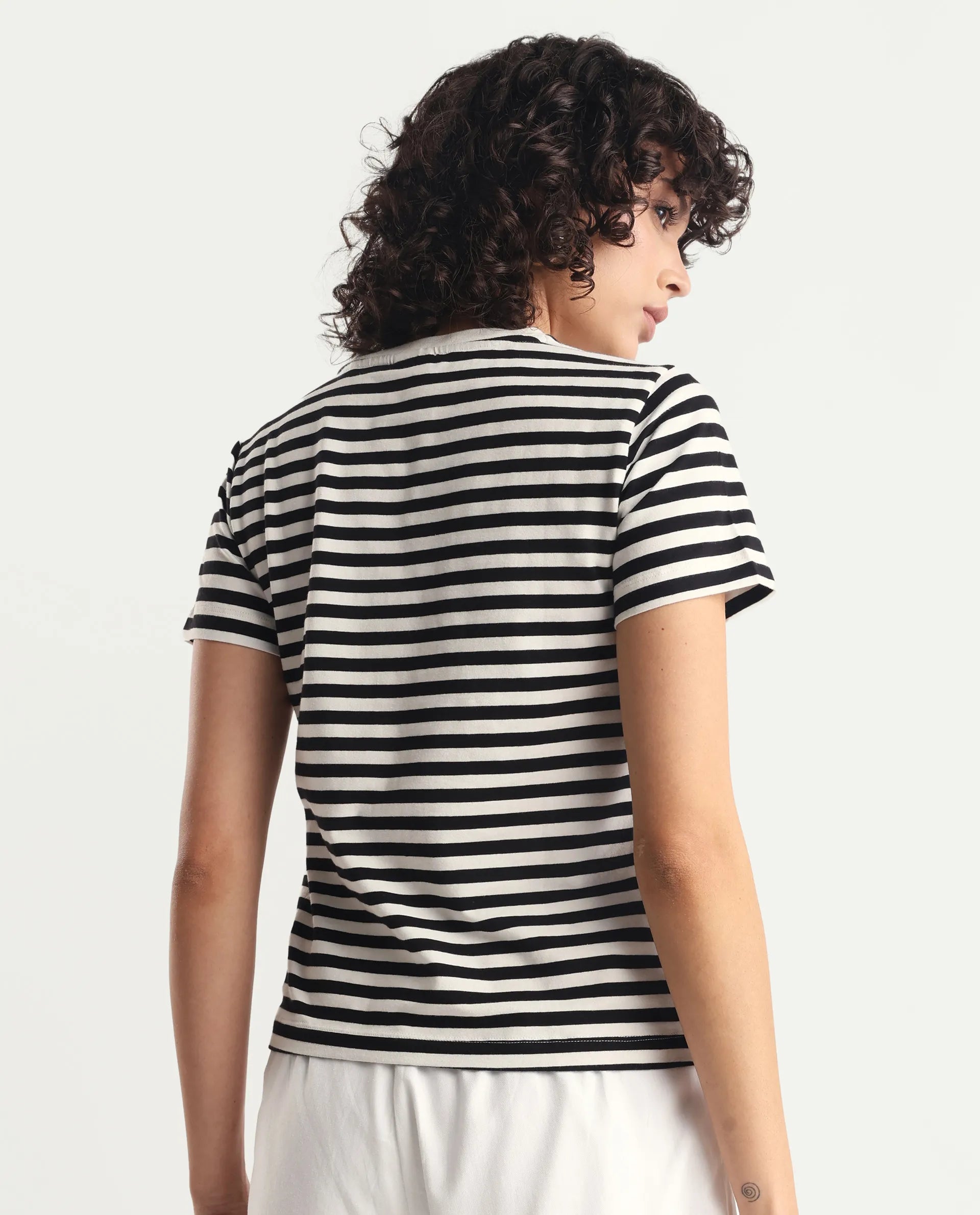 Rareism Women's Yaro Black Cotton Blend Crew Neck Graphic Print Regular Fit T-Shirt